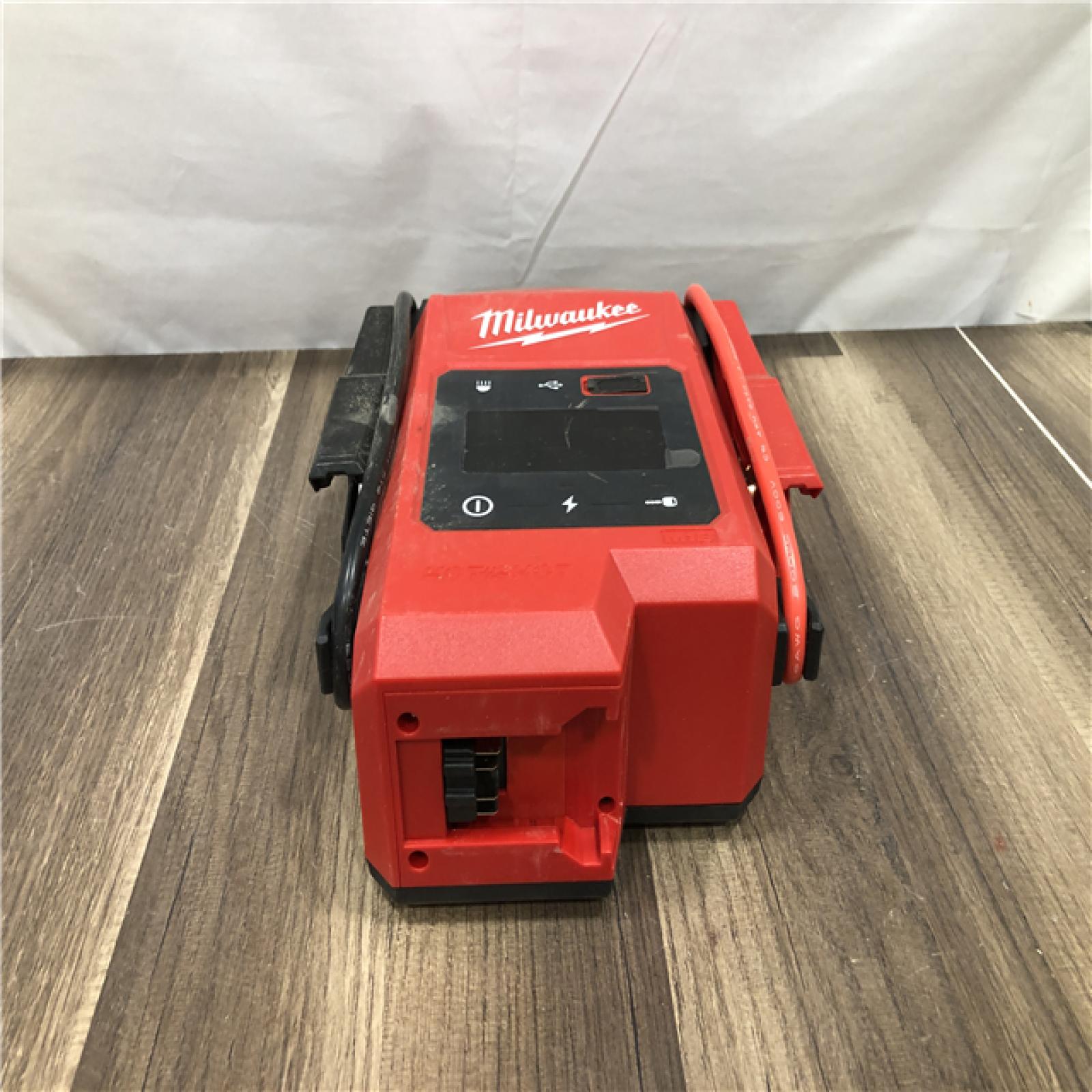 AS-IS Milwaukee 18V Lithium-Ion Cordless 2000 Peak Amp HOTSHOT Jump Starter (Tool-Only)