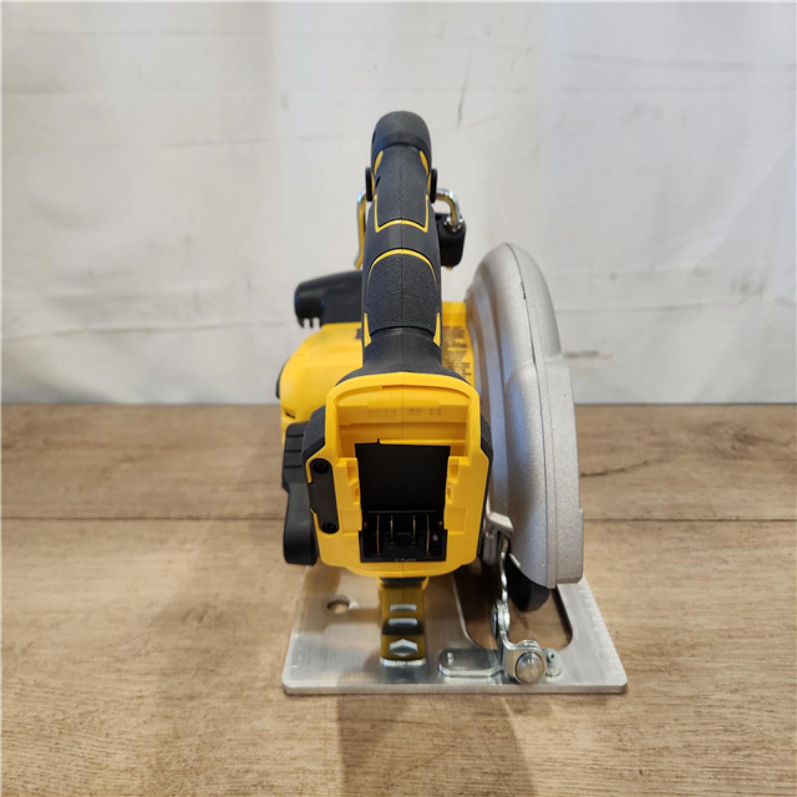 AS-IS- 20-Volt MAX 7-1/4 in. Cordless Circular Saw (Tool Only)