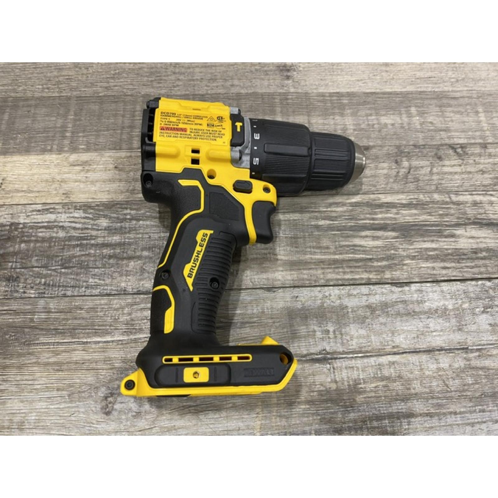 LIKE NEW -  DEWALT ATOMIC 20V Cordless 1/2 in. Compact Hammer Drill Kit