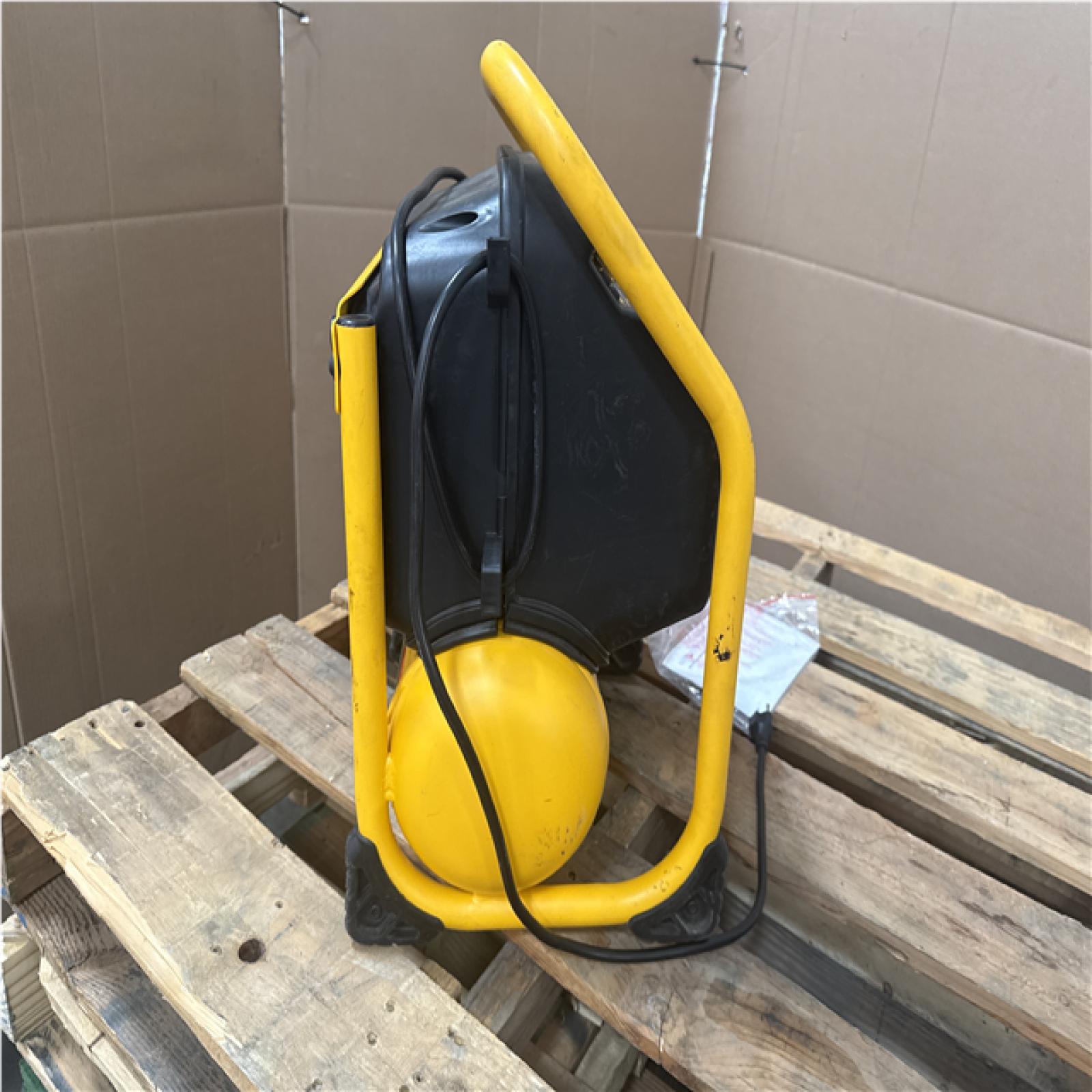 CALIFORNIA AS IS DEWALT HEAVY DUTY 200 PSI COMPRESSOR