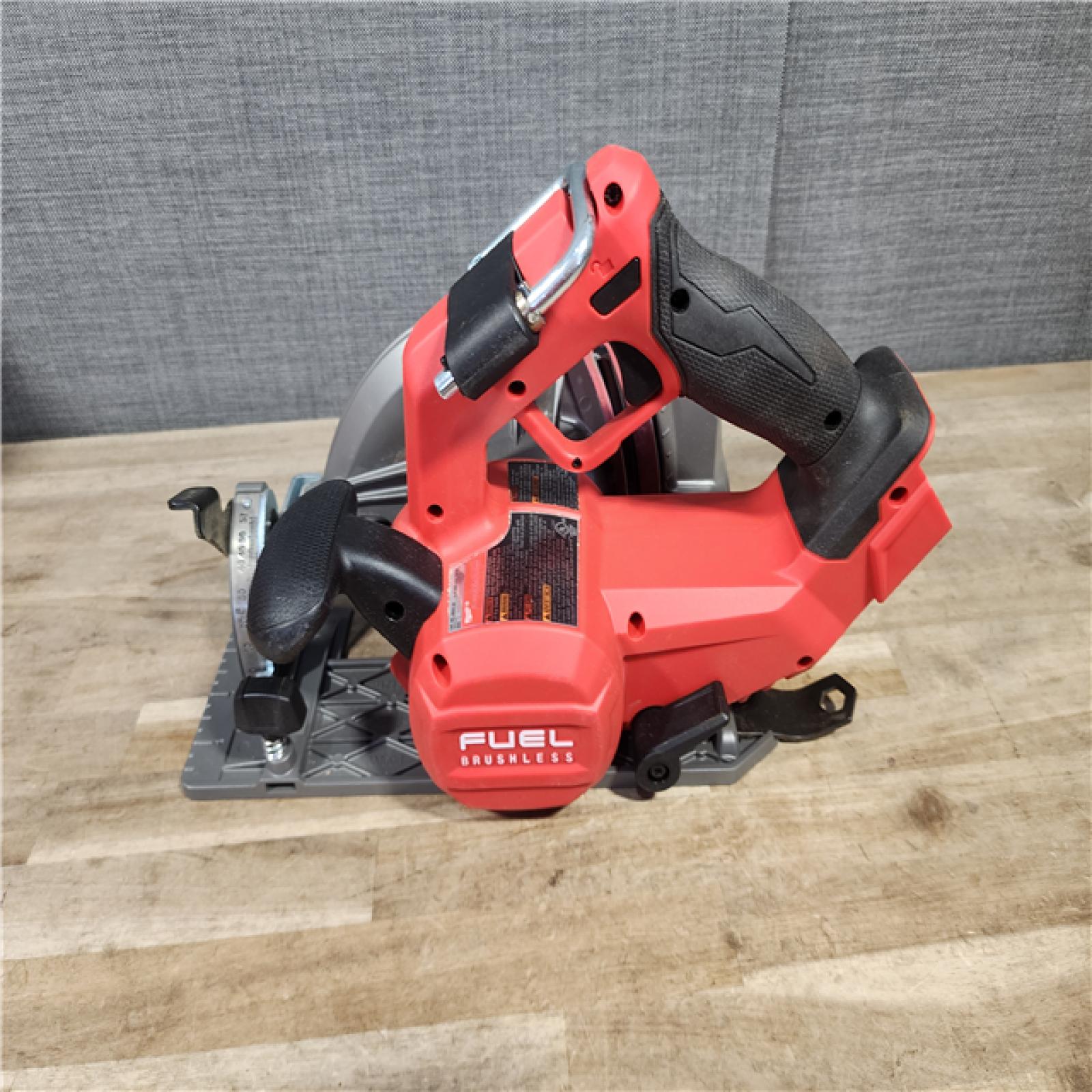 HOUSTON LOCATION - AS-IS Milwaukee M18 FUEL 7-1/4 Inch Circular Saw (Bare Tool)