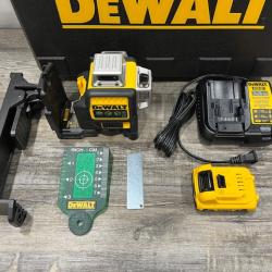 AS-IS DEWALT 12V MAX Lithium-Ion 100 ft. Green Self-Leveling 3-Beam 360 Degree Laser Level Kit