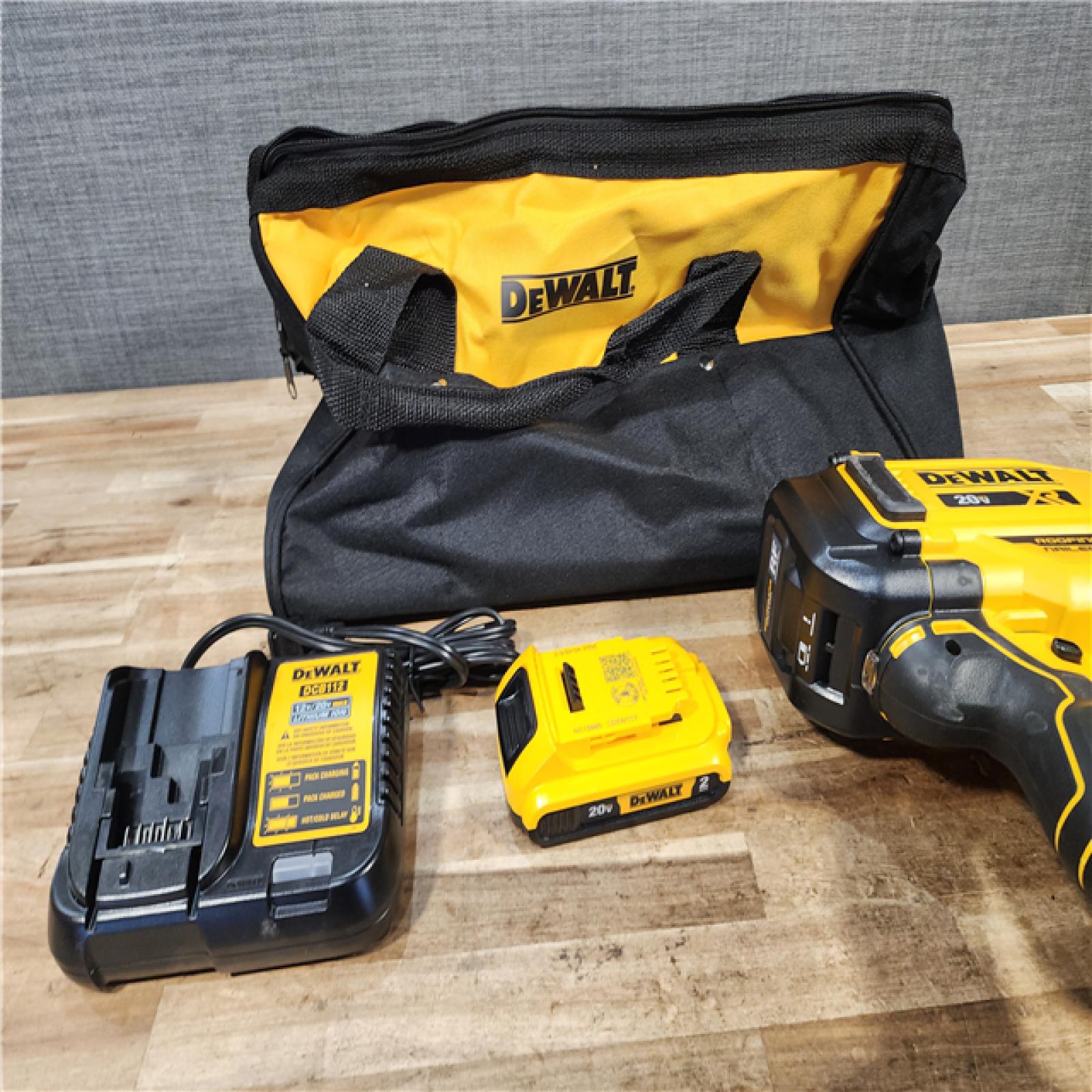 HOUSTON LOCATION - AS - IS DEWALT 20V MAX Lithium-Ion 15-Degree Electric Cordless Roofing Nailer Kit