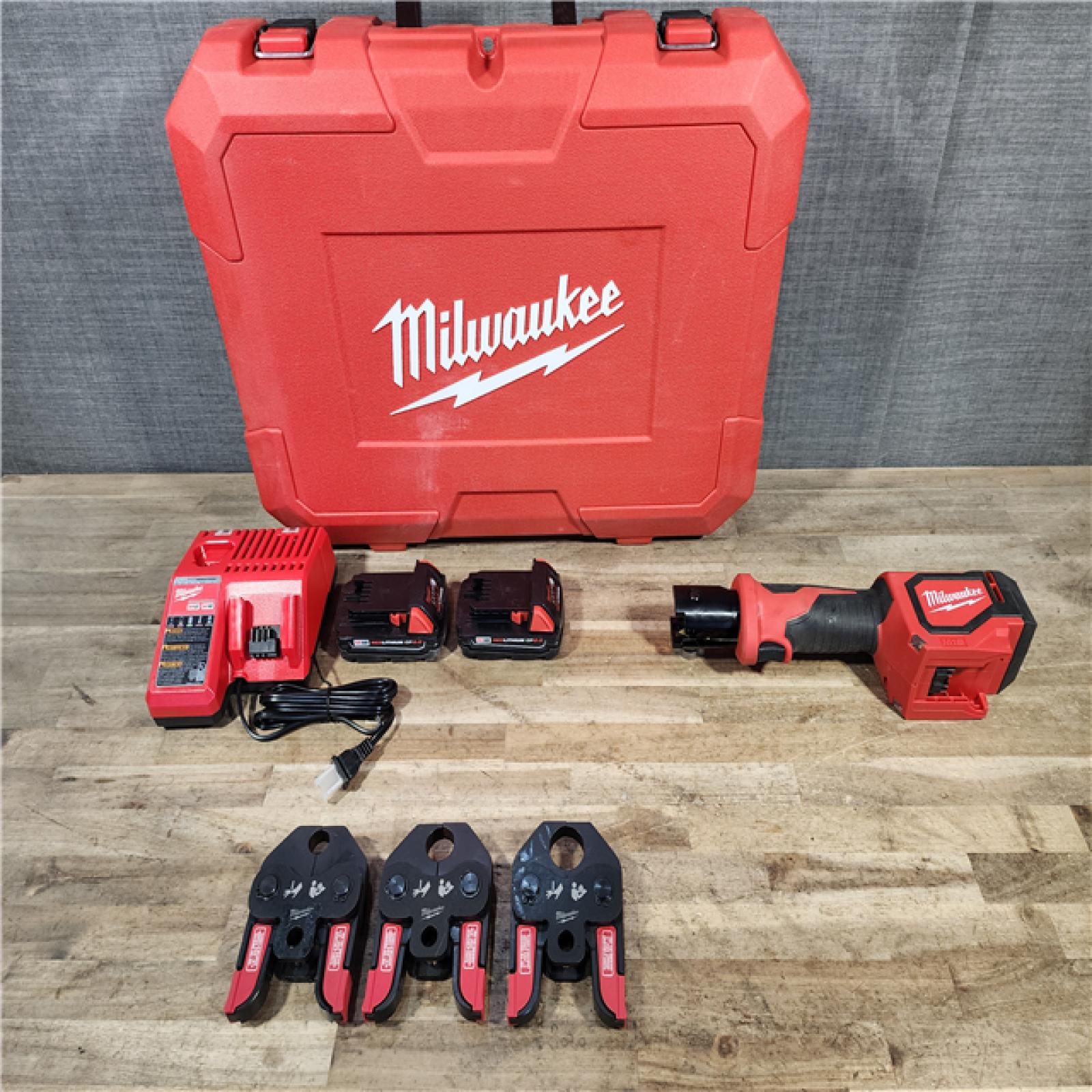 HOUSTON LOCATION - AS-IS Milwaukee 18V Lithium-Ion Cordless Short Throw Press Tool Kit