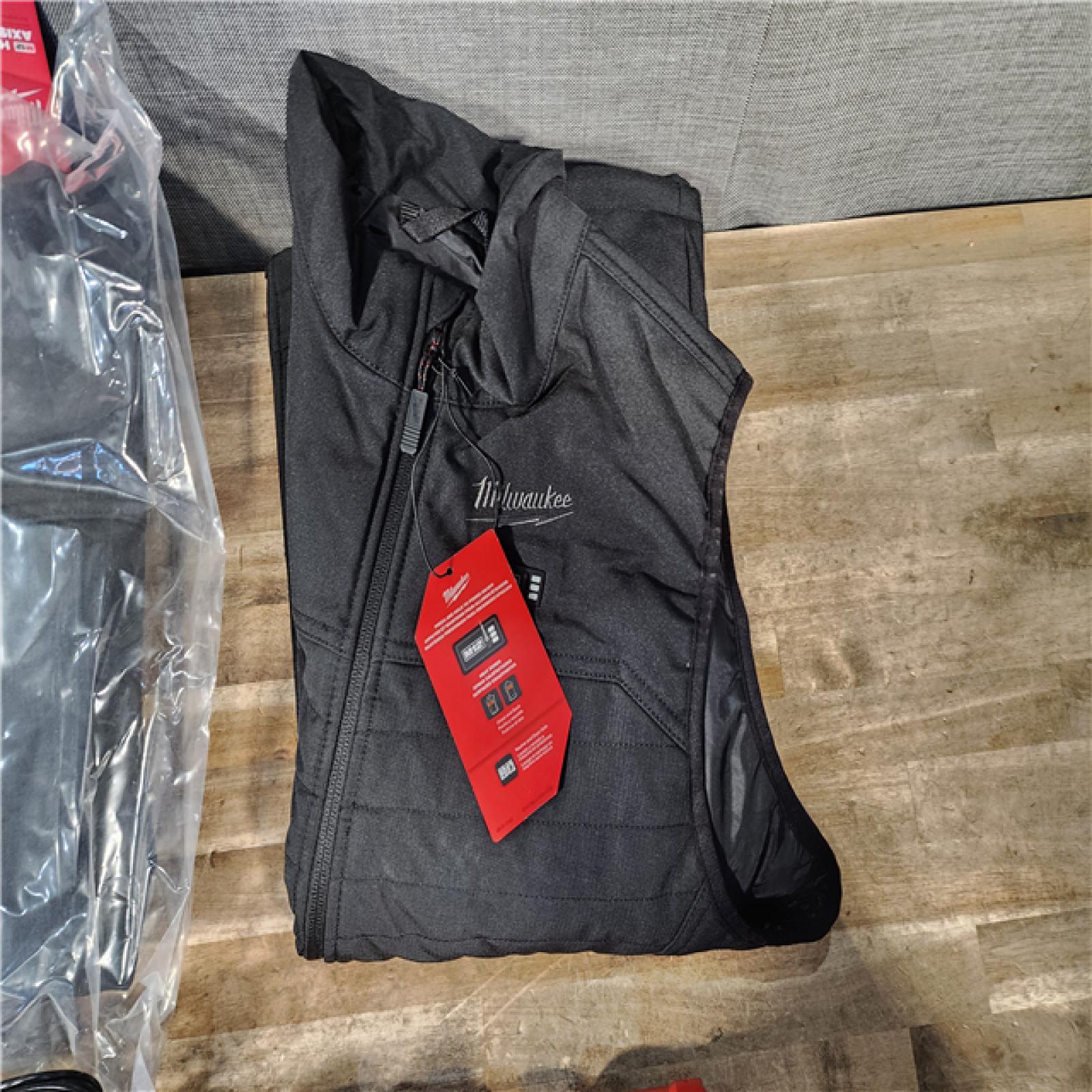 HOUSTON LOCATION - AS-IS MILWAUKEE 2 HEATED CLOTHING COMBO KIT