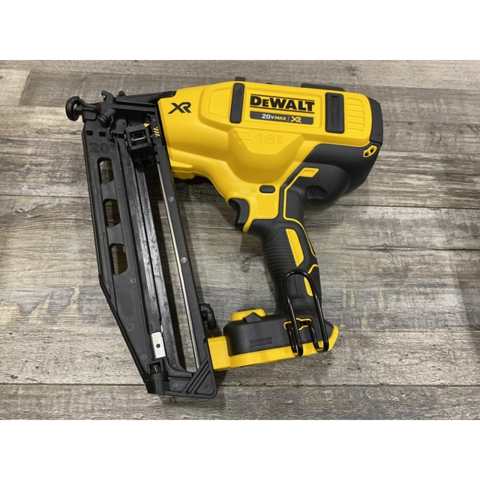 AS-IS DEWALT 20V MAX XR 16-Gauge Electric Cordless Angled Finishing Nailer Kit