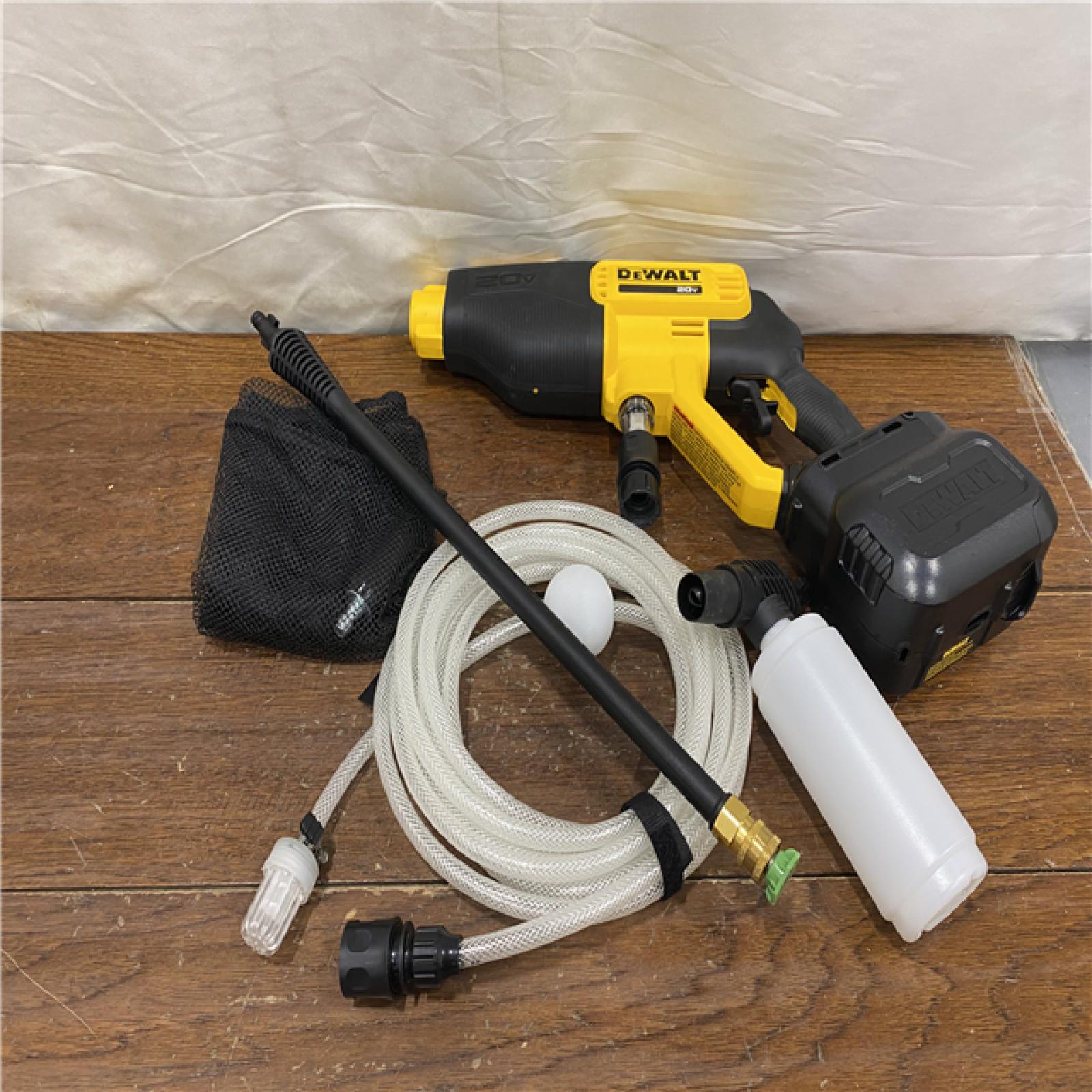 AS-IS Dewalt 20V 550 PSI  1 GPM Cordless Power Cleaner W/ 4 Nozzles Tool-Only DCPW550B