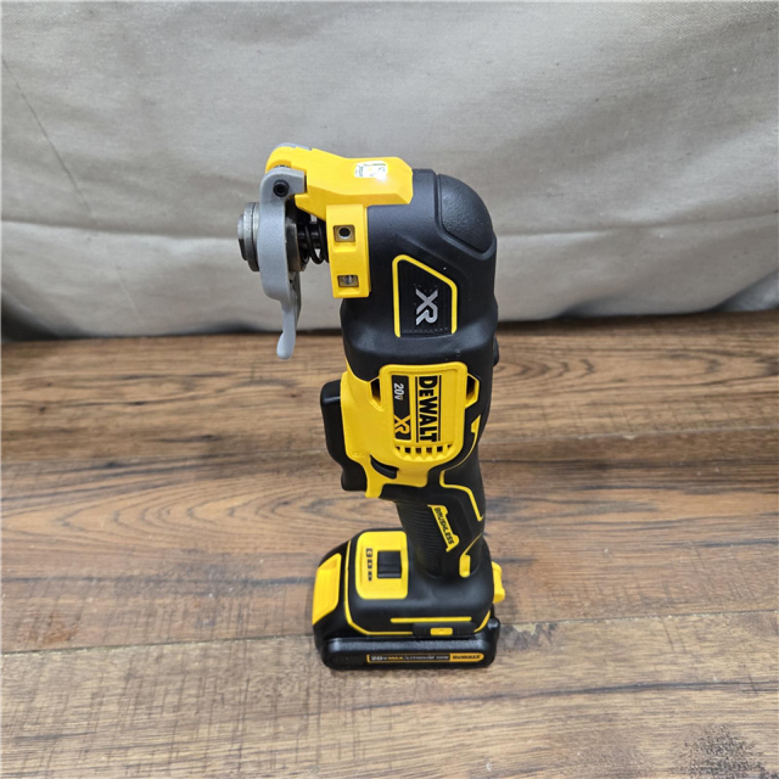AS-IS DEWALT Cordless Brushless 3-Speed Oscillating Multi Tool with (1) 20V 1.5Ah Battery and Charger