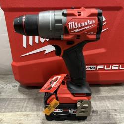 NEW - Milwaukee FUEL 18V Lithium-Ion Brushless Cordless 1/2 in. Drill/Driver Kit