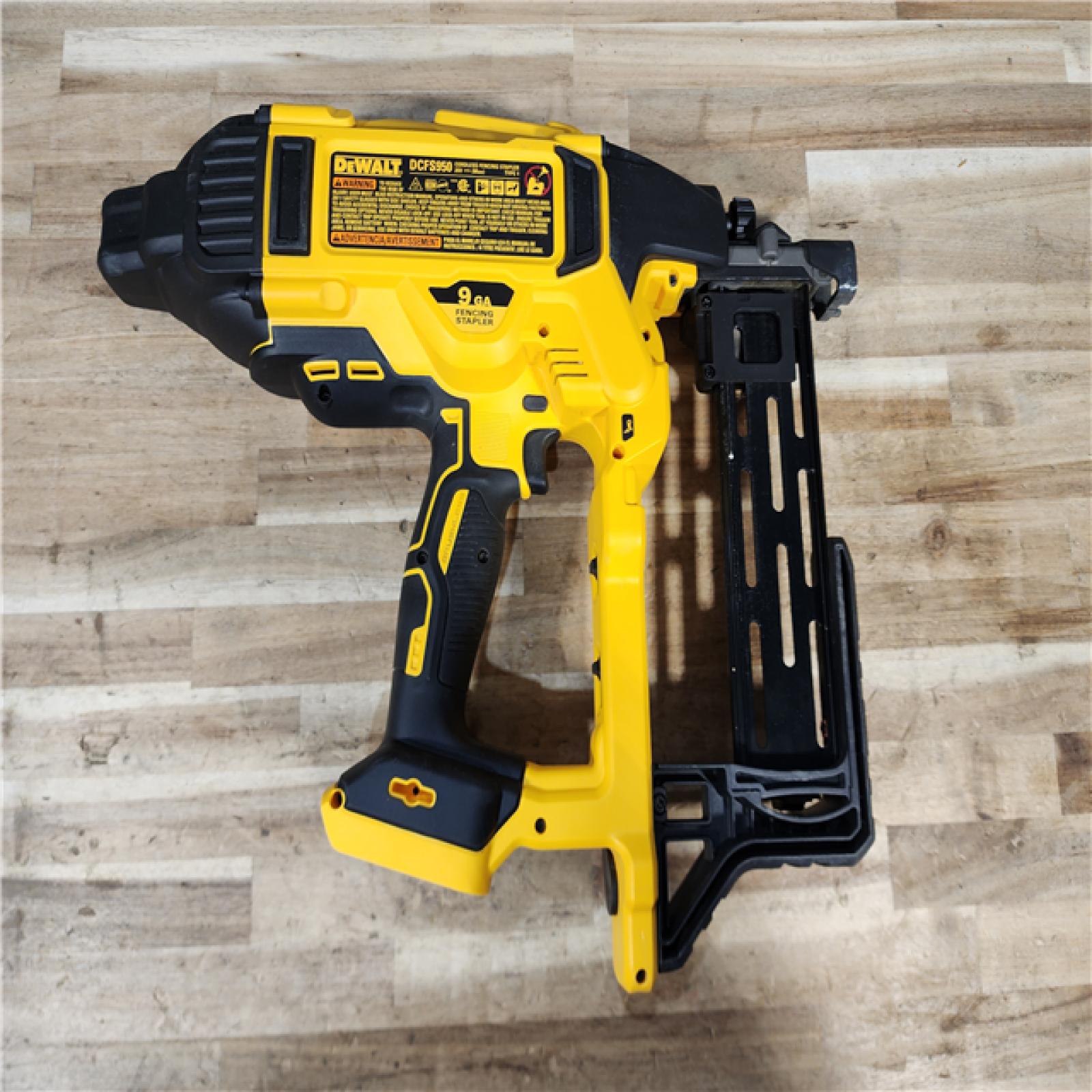 HOUSTON LOCATION - AS-IS DEWALT 20V MAX 9-Gauge Cordless Fencing Stapler (Tool Only)