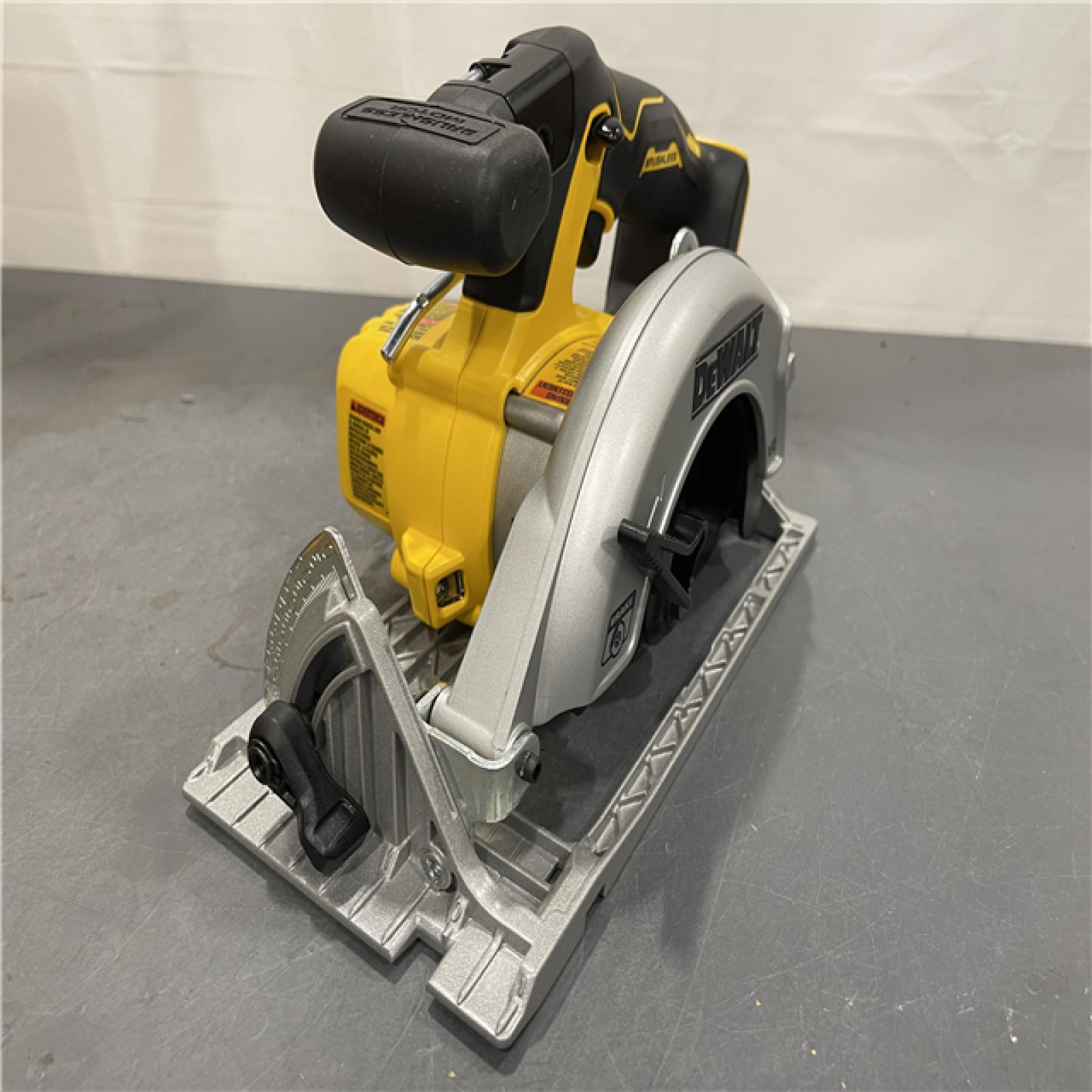 AS-IS - DeWALT 20V MAX Cordless Brushless 6-1/2 in. Sidewinder Style Circular Saw