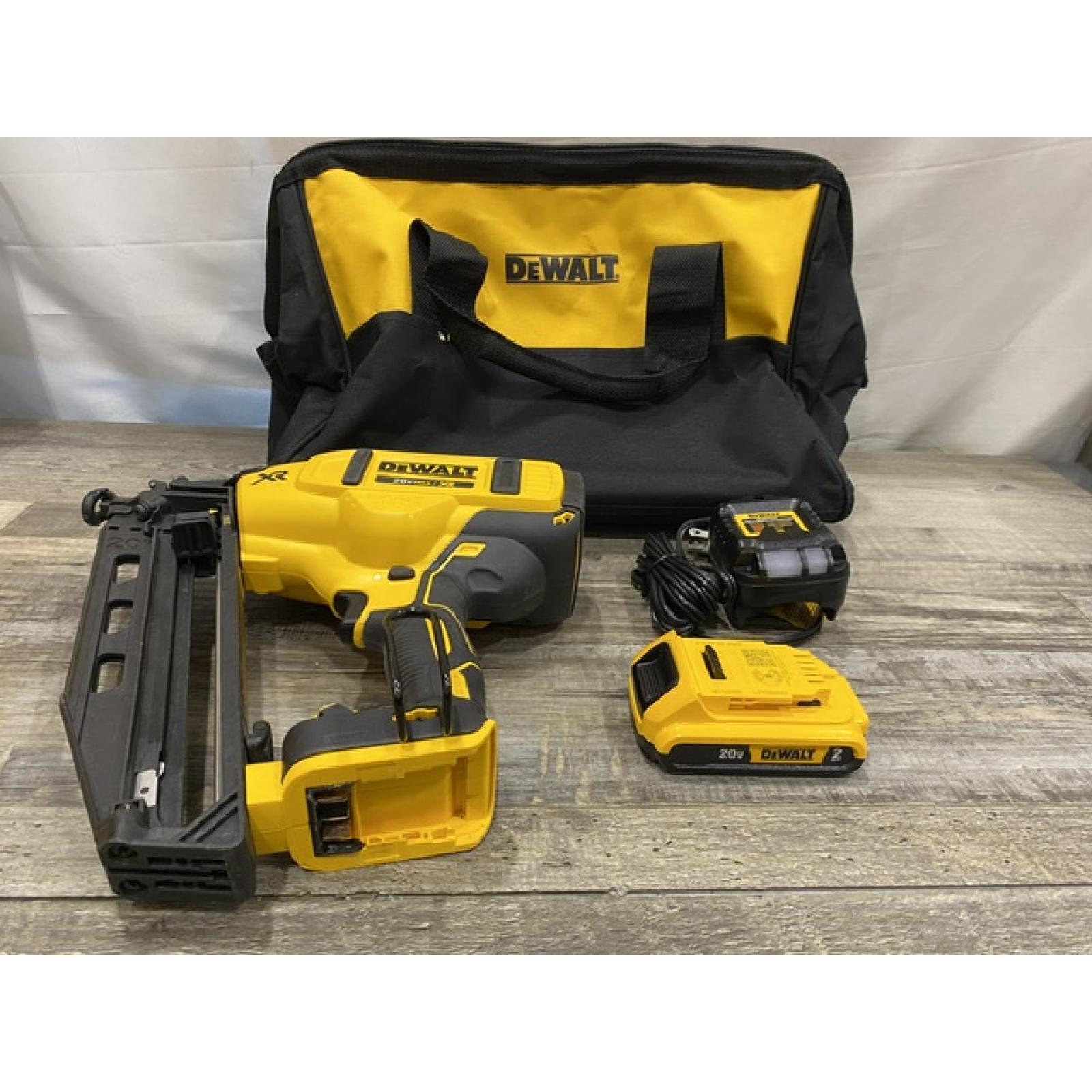 AS-IS DEWALT 20V MAX XR 16-Gauge Electric Cordless Angled Finishing Nailer Kit