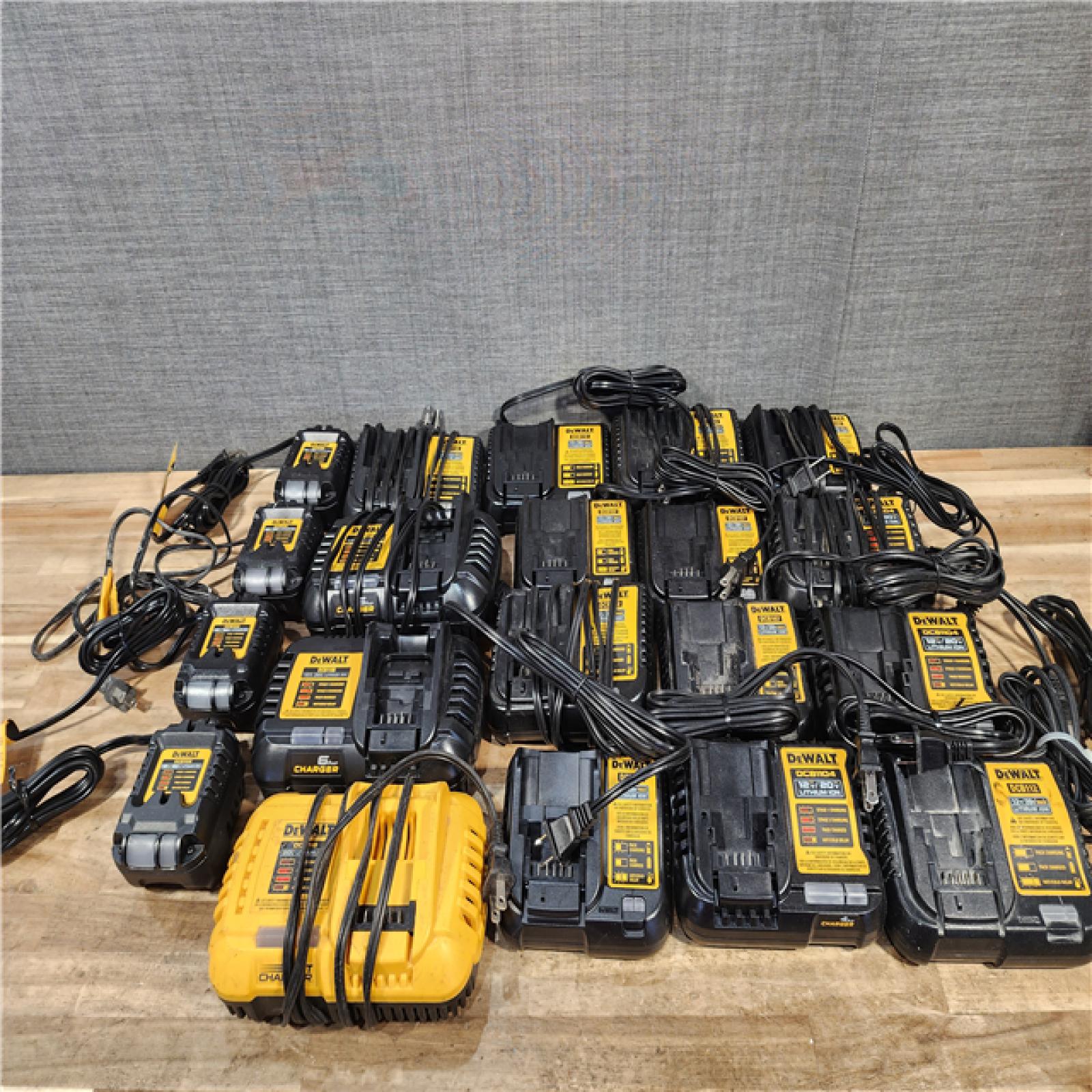 HOUSTON LOCATION - AS-IS DEWALT BATTERY CHARGER PACK QTY - 20