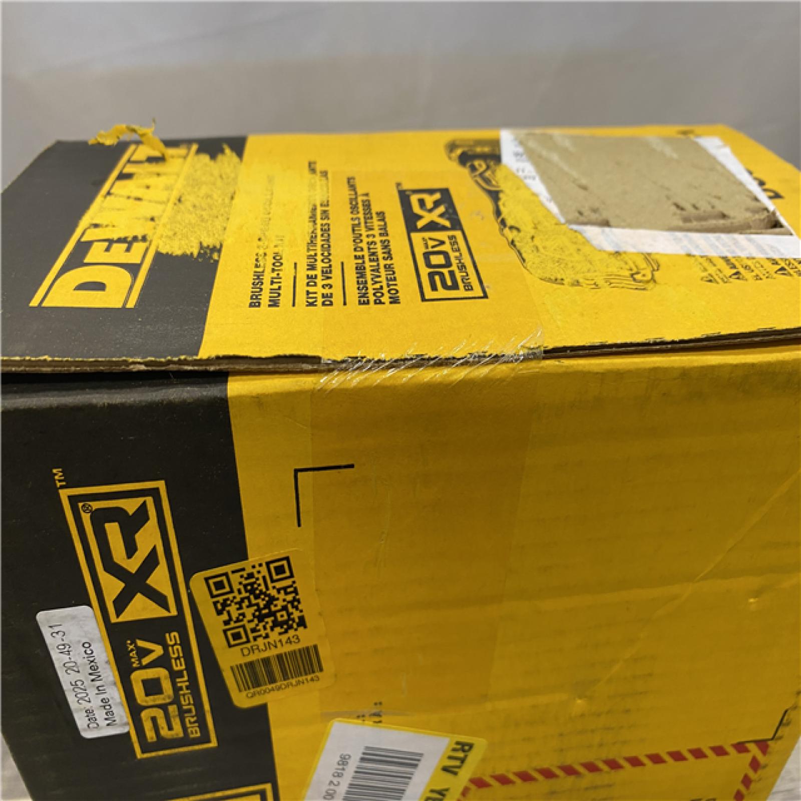 NEW - DEWALT 20V MAX XR Cordless Brushless 3-Speed Oscillating Multi Tool Kit