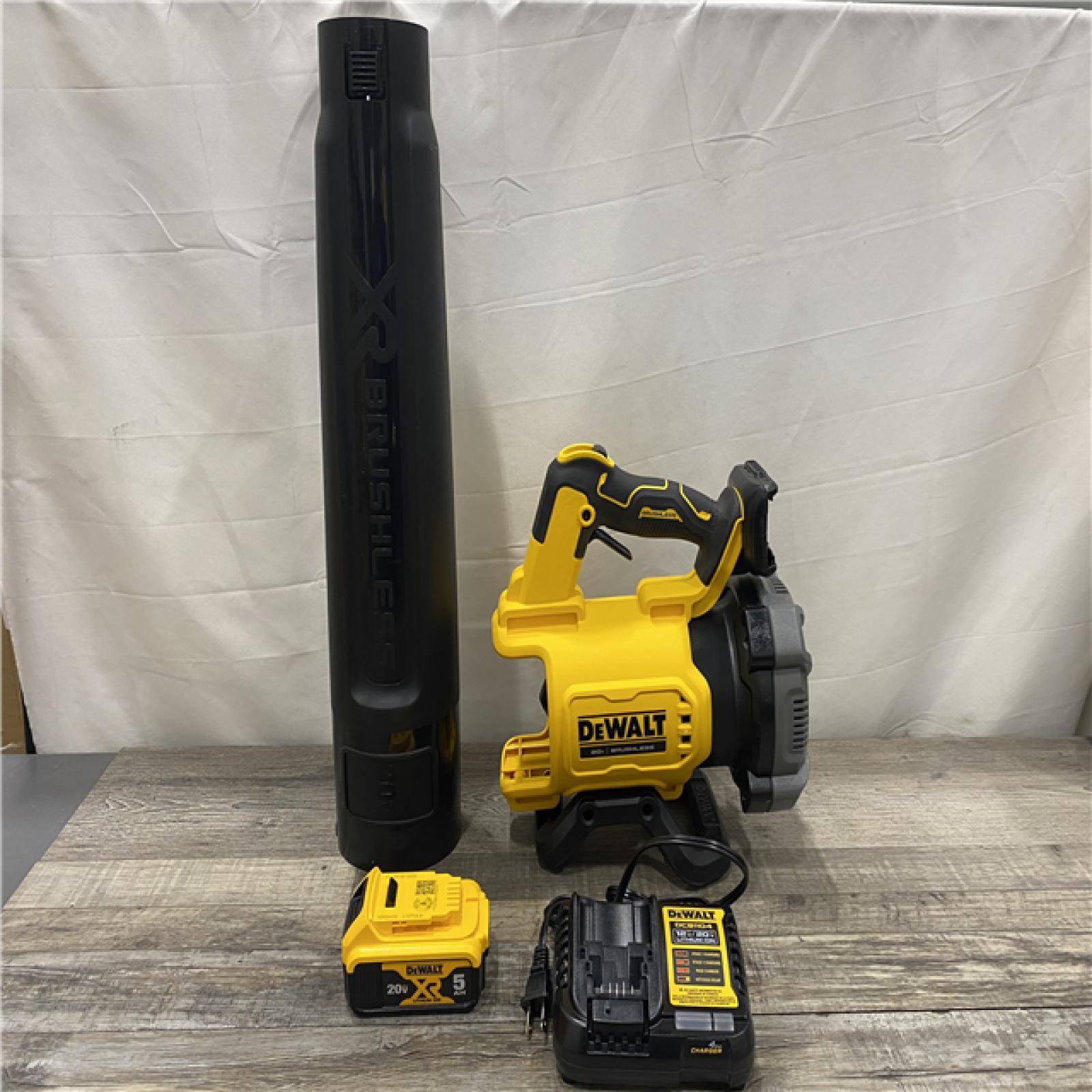 AS-IS DEWALT 20V MAX* XR Brushless Cordless Handheld Blower Kit