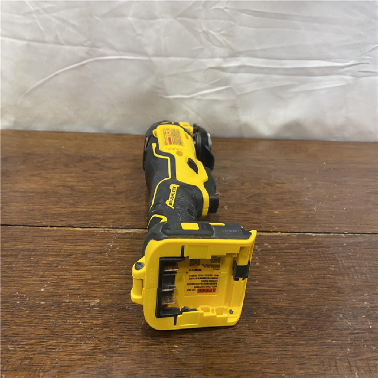 AS-IS DEWALT ATOMIC 20V MAX Cordless Brushless Oscillating Multi Tool (Tool Only)