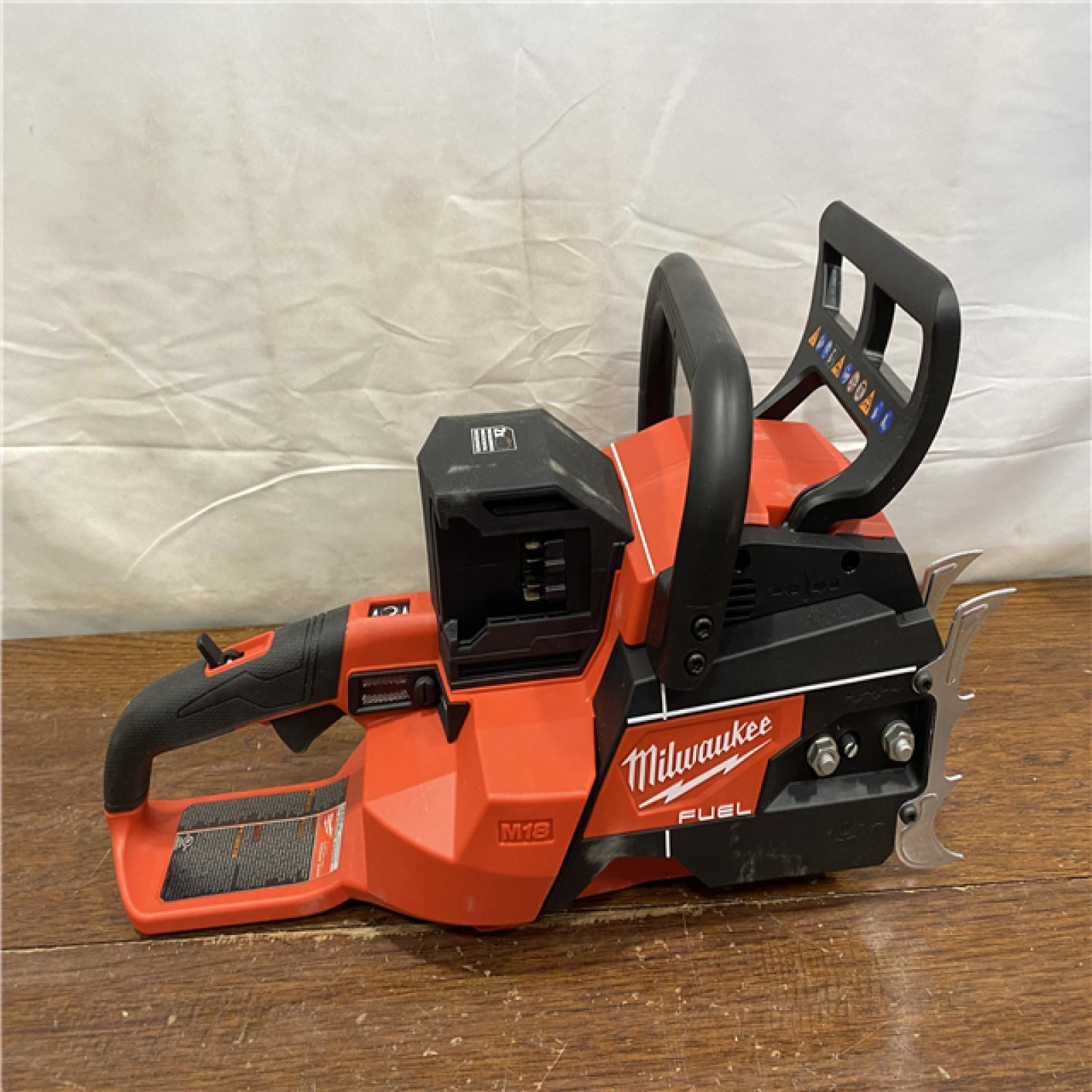AS-IS Milwaukee M18 FUEL Cordless 20 in. Chainsaw Kit