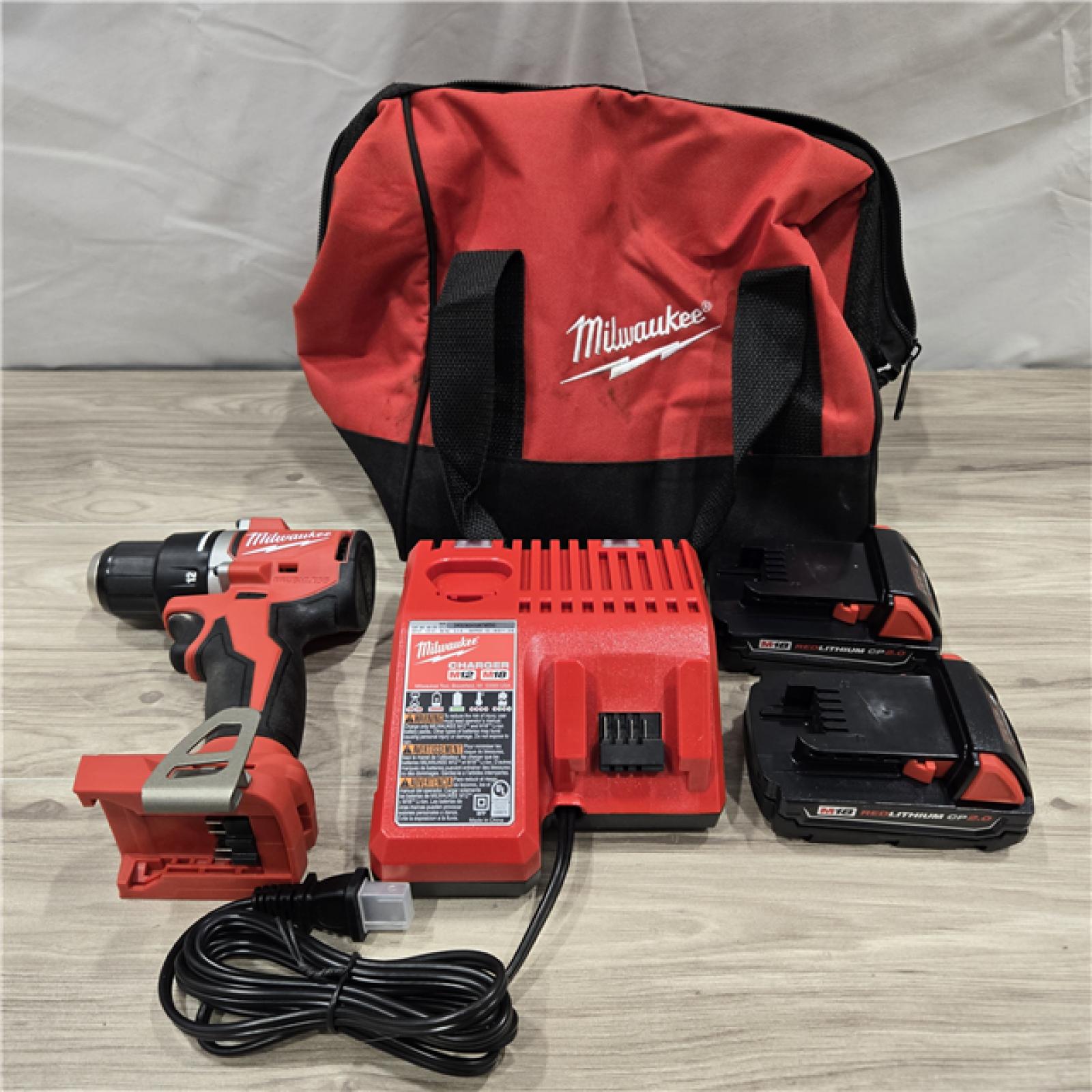 AS-IS Milwaukee 3601-22CT M18 18V Drill/Driver Kit