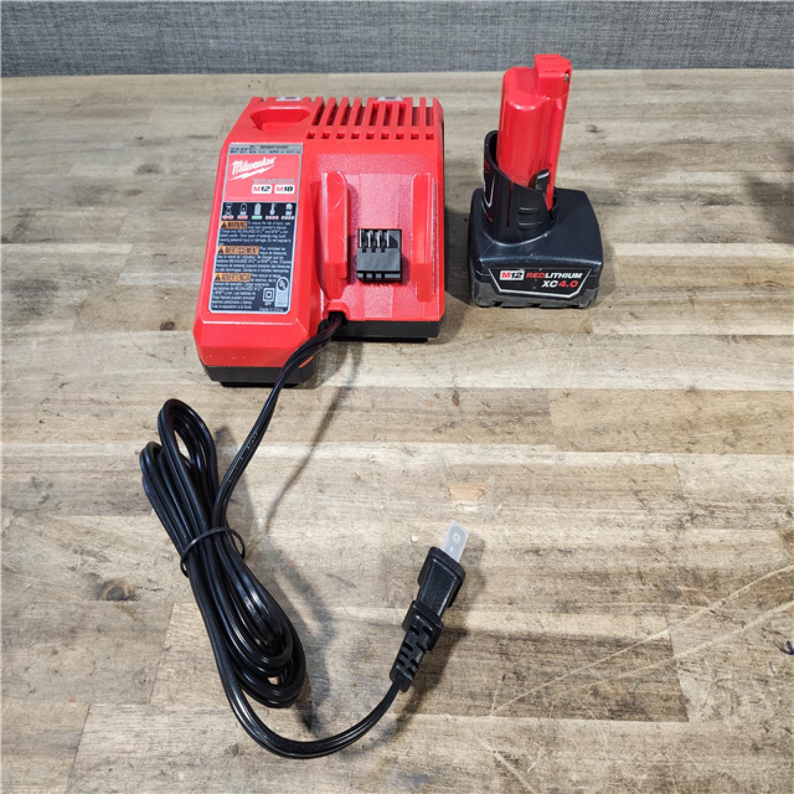 HOUSTON LOCATION - AS-IS Milwaukee Green 125 Ft. Cross Line and Plumb Points Laser Level Kit