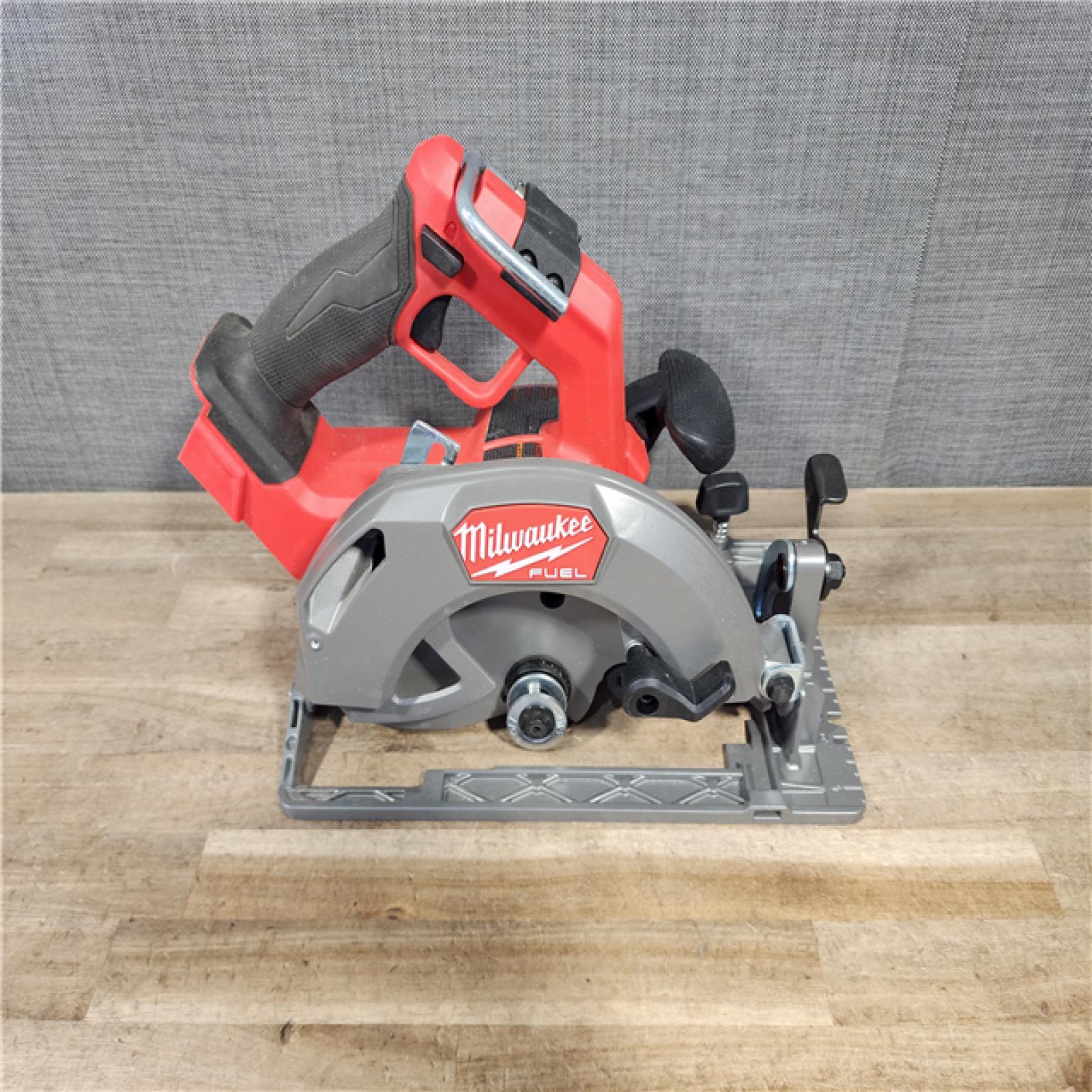 HOUSTON LOCATION - AS-IS Milwaukee M18 FUEL 7-1/4 Inch Circular Saw (Bare Tool)