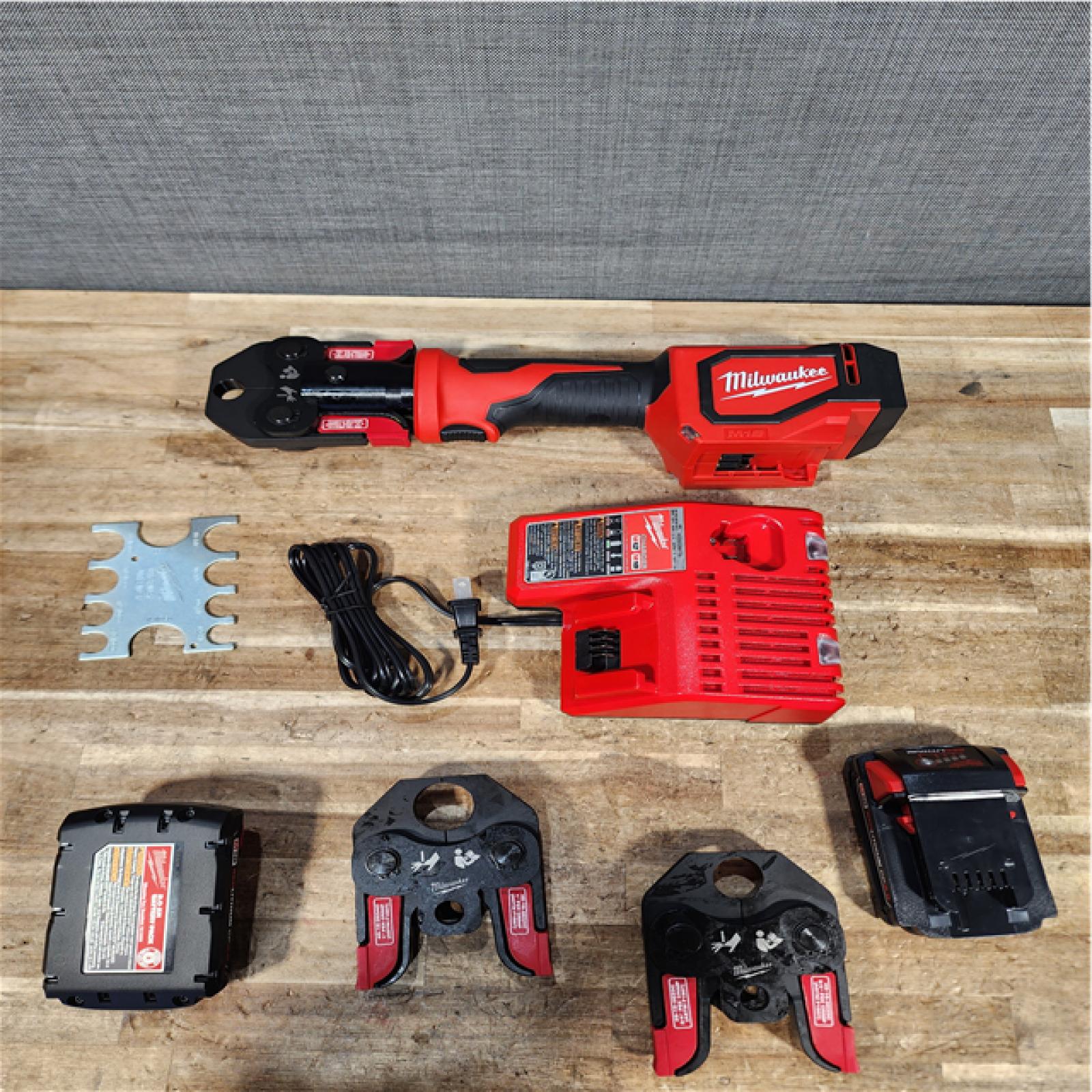 Houston Location AS-IS Milwaukee 18V Lithium-Ion Cordless Short Throw Press Tool with 3 PEX Crimp Jaws Kit