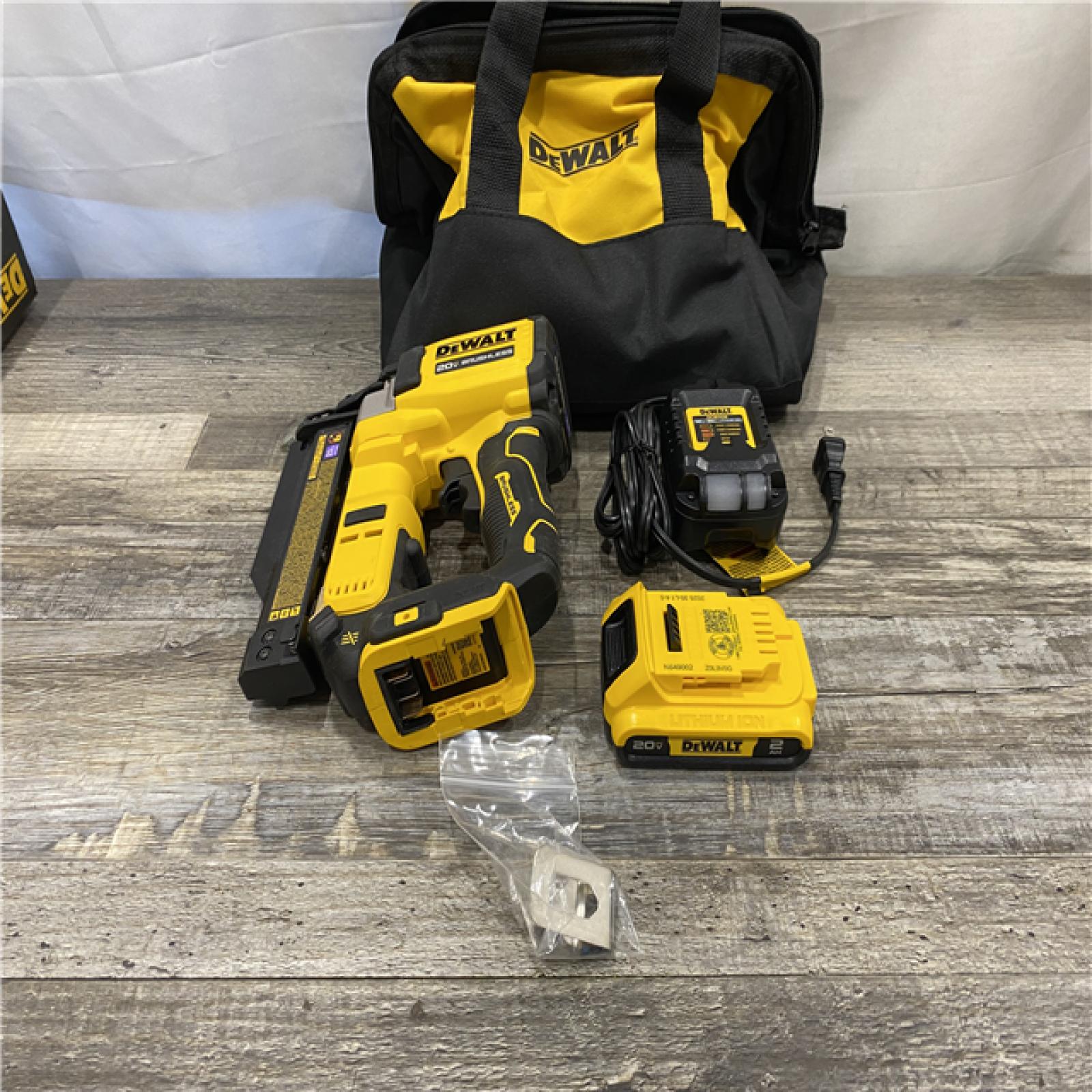 AS-IS DEWALT ATOMIC 20V MAX Lithium Ion Cordless 23 Gauge Pin Nailer Kit