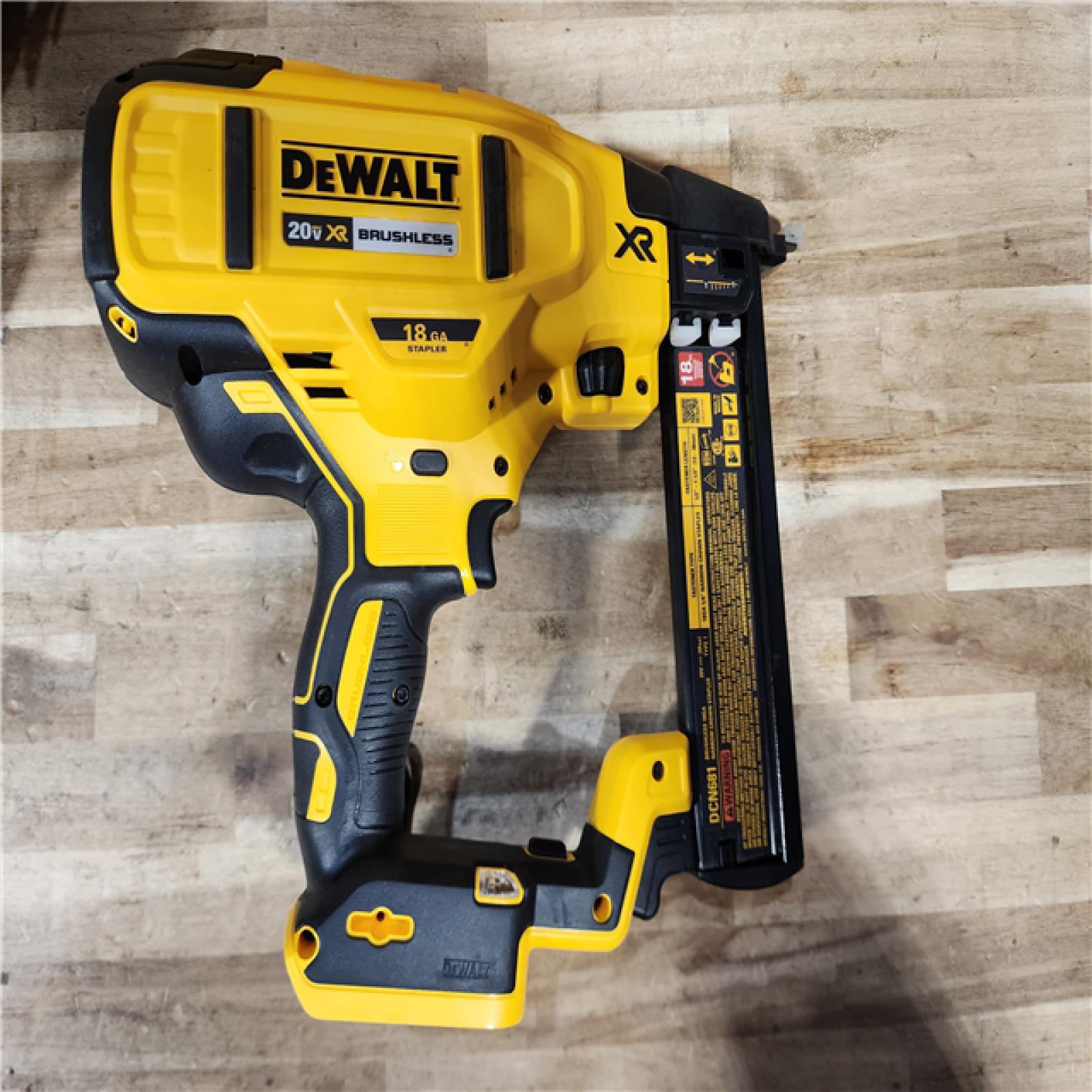 HOUSTON LOCATION - AS-IS DEWALT 20V MAX XR Lithium-Ion Cordless 18-Gauge Narrow Crown Stapler Kit