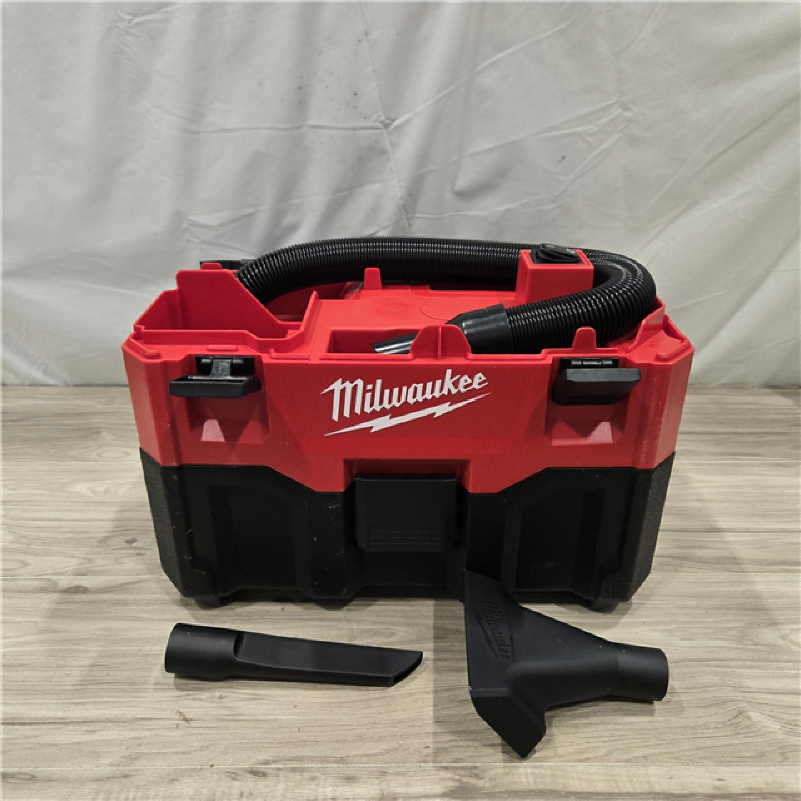 AS-IS Milwaukee M18 Vacuum 2Gal Hose Access (Tool-Only)