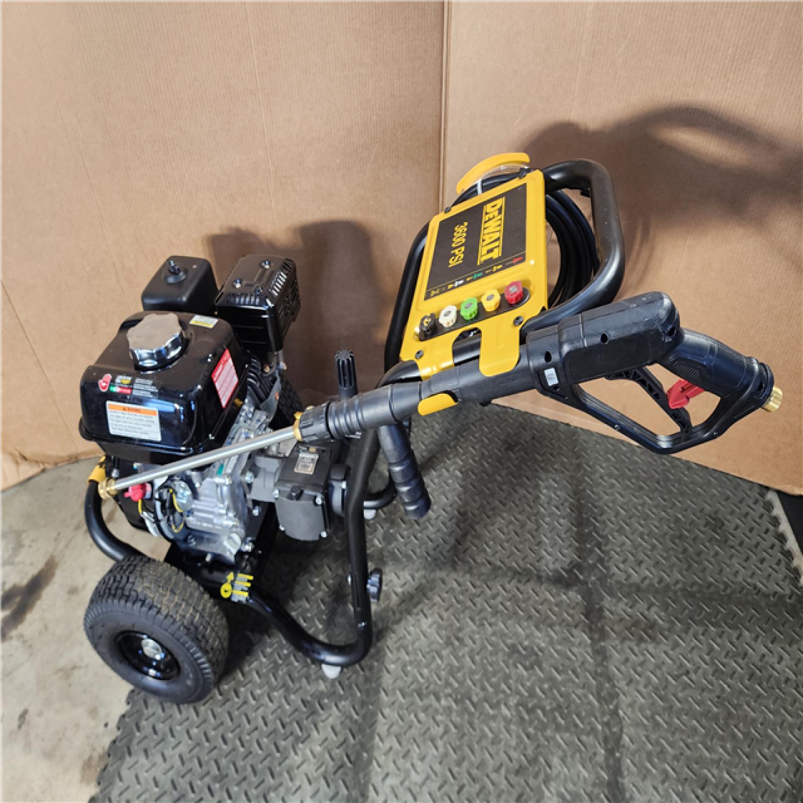 HOUSTON LOCATION - AS-IS DEWALT 3600 PSI 2.5 GPM Gas Cold Water Professional Pressure Washer with HONDA GX200 Engine