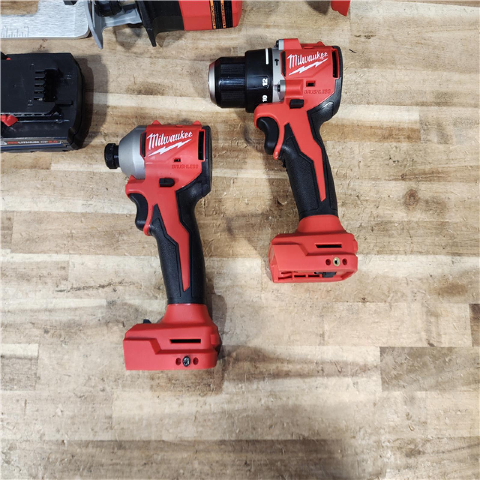 HOUSTON LOCATION - AS - IS Milwaukee 4 Tool Combo Kit W/ (2) Battery & Charger