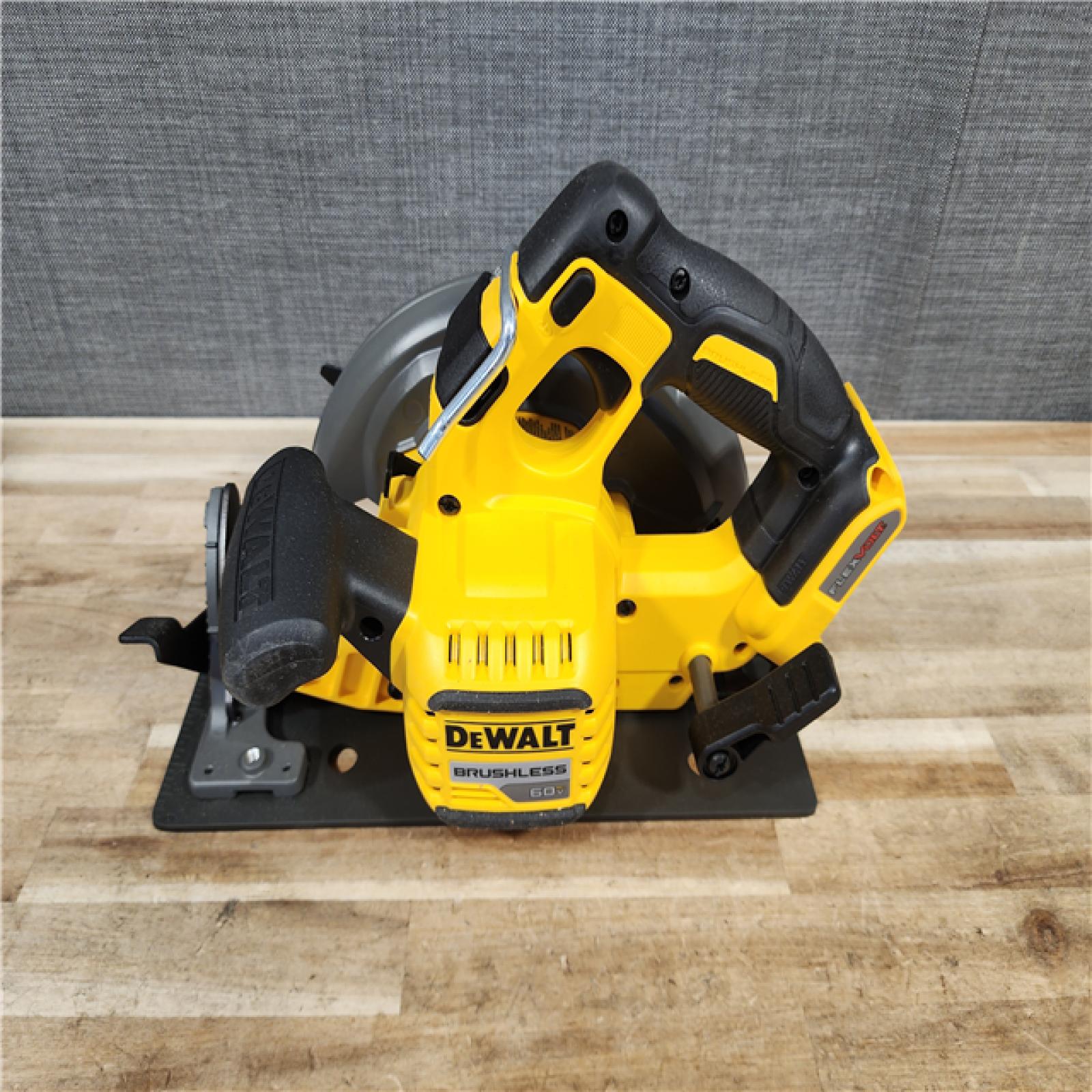 HOUSTON LOCATION - AS-IS (APPEARS LIKE NEW) DEWALT FLEXVOLT 60V MAX Cordless Brushless 7-1/4 in. Circular Saw with Brake (Tool Only)