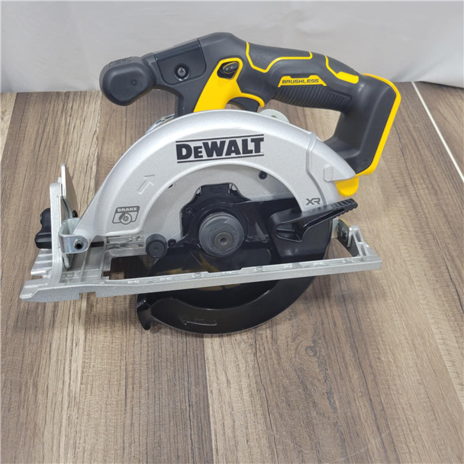 AS-IS DEWALT 20-Volt MAX Cordless Combo Kit (5-Tool) with (2) 20-Volt 5.0Ah Batteries & Charger