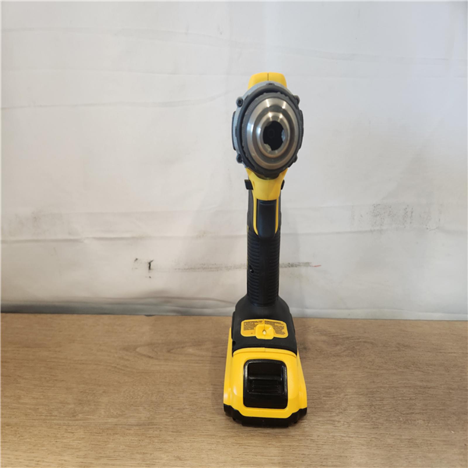 AS-IS- DEWALT ATOMIC COMPACT SERIES 20V MAX* Brushless Cordless 1/2 Drill/Driver Kit