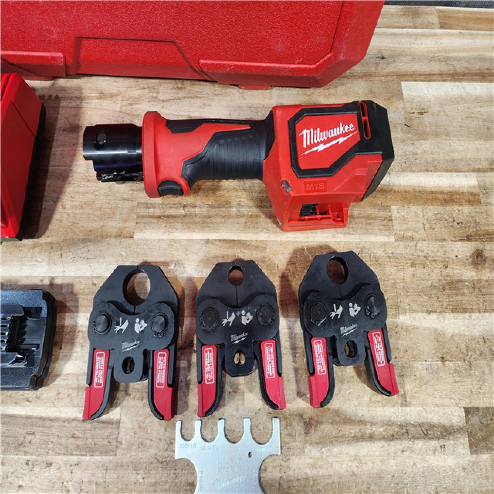 HOUSTON LOCATION - AS - IS Milwaukee 18V Lithium-Ion Cordless Short Throw Press Tool with 3 PEX Crimp Jaws Kit