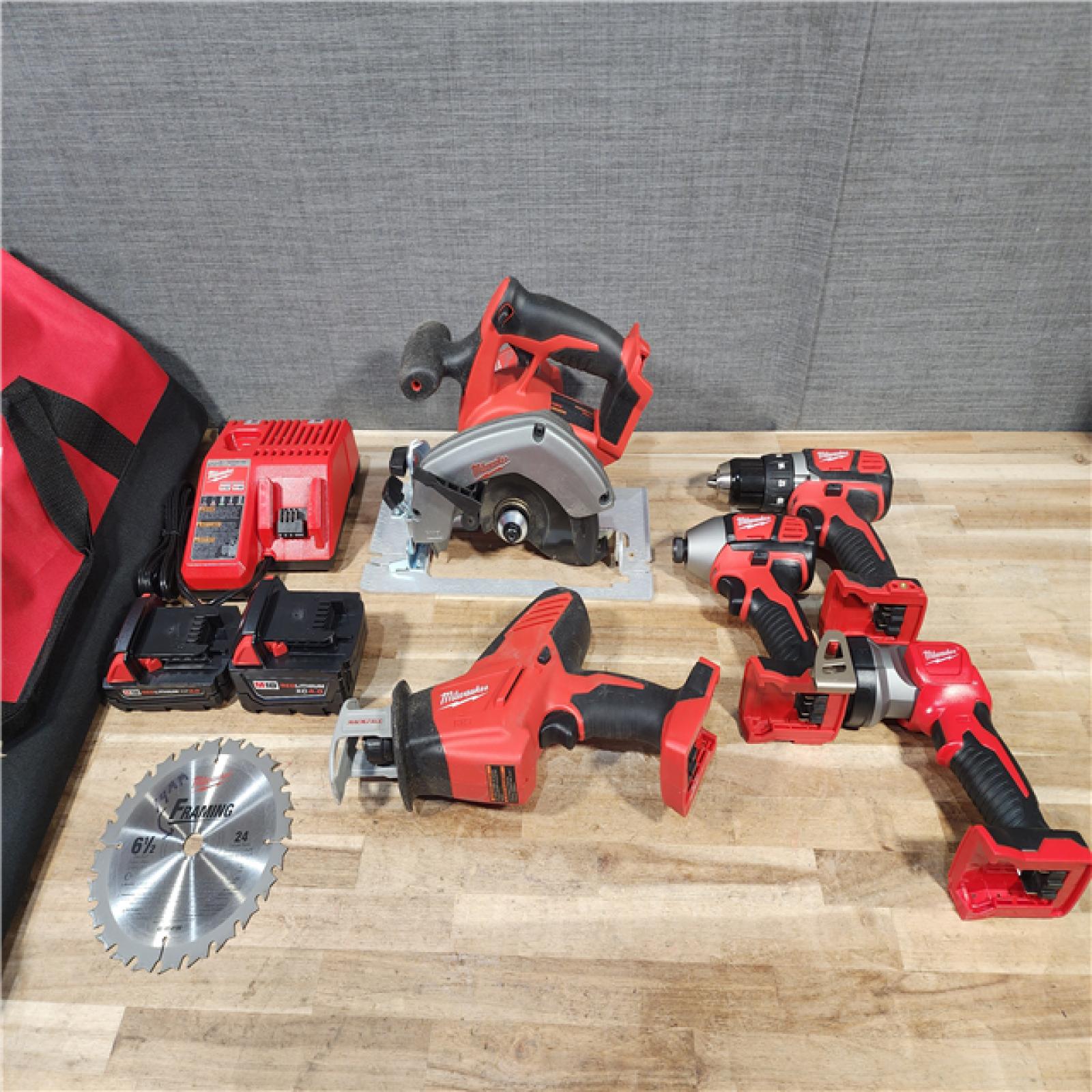 HOUSTON LOCATION - AS-IS Milwaukee 5 Tool Combo Kit W/ (2) Battery & Charger