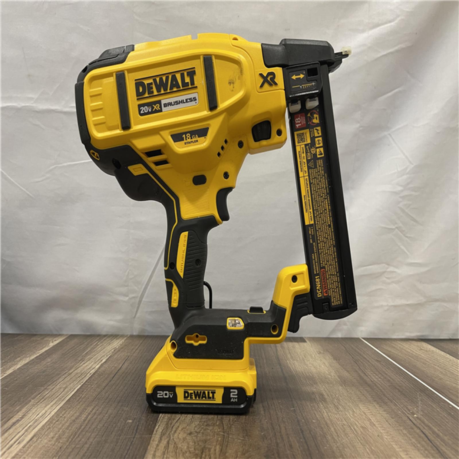 AS-IS DEWALT 20V MAX XR Lithium-Ion Cordless 18-Gauge Narrow Crown Stapler Kit