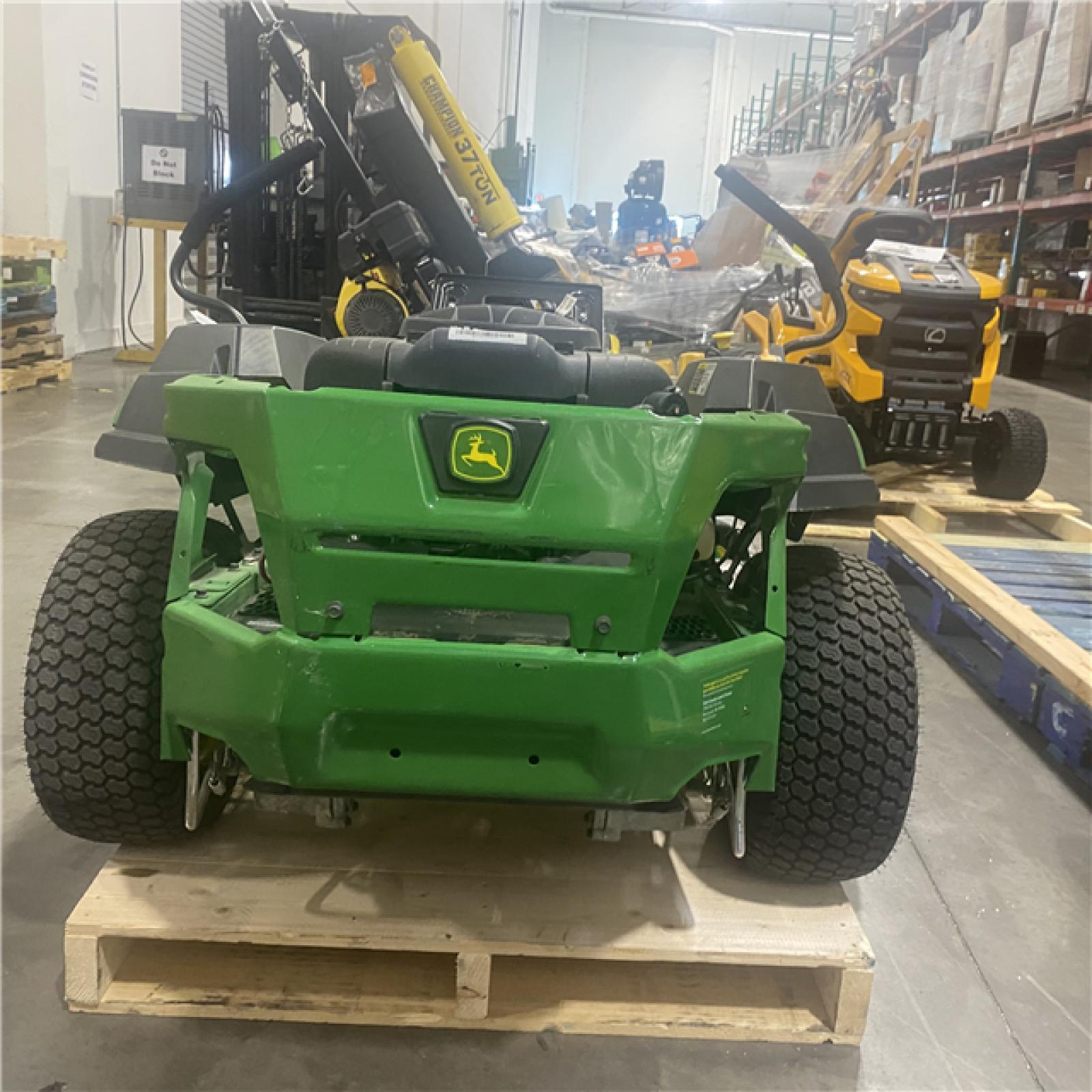 Dallas Location - As-Is John Deere Z315E ZTrak 42-in 20 - Riding Lawn Mowers