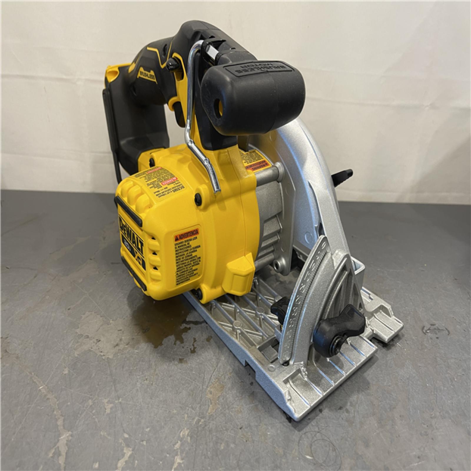 AS-IS - DeWALT 20V MAX Cordless Brushless 6-1/2 in. Sidewinder Style Circular Saw