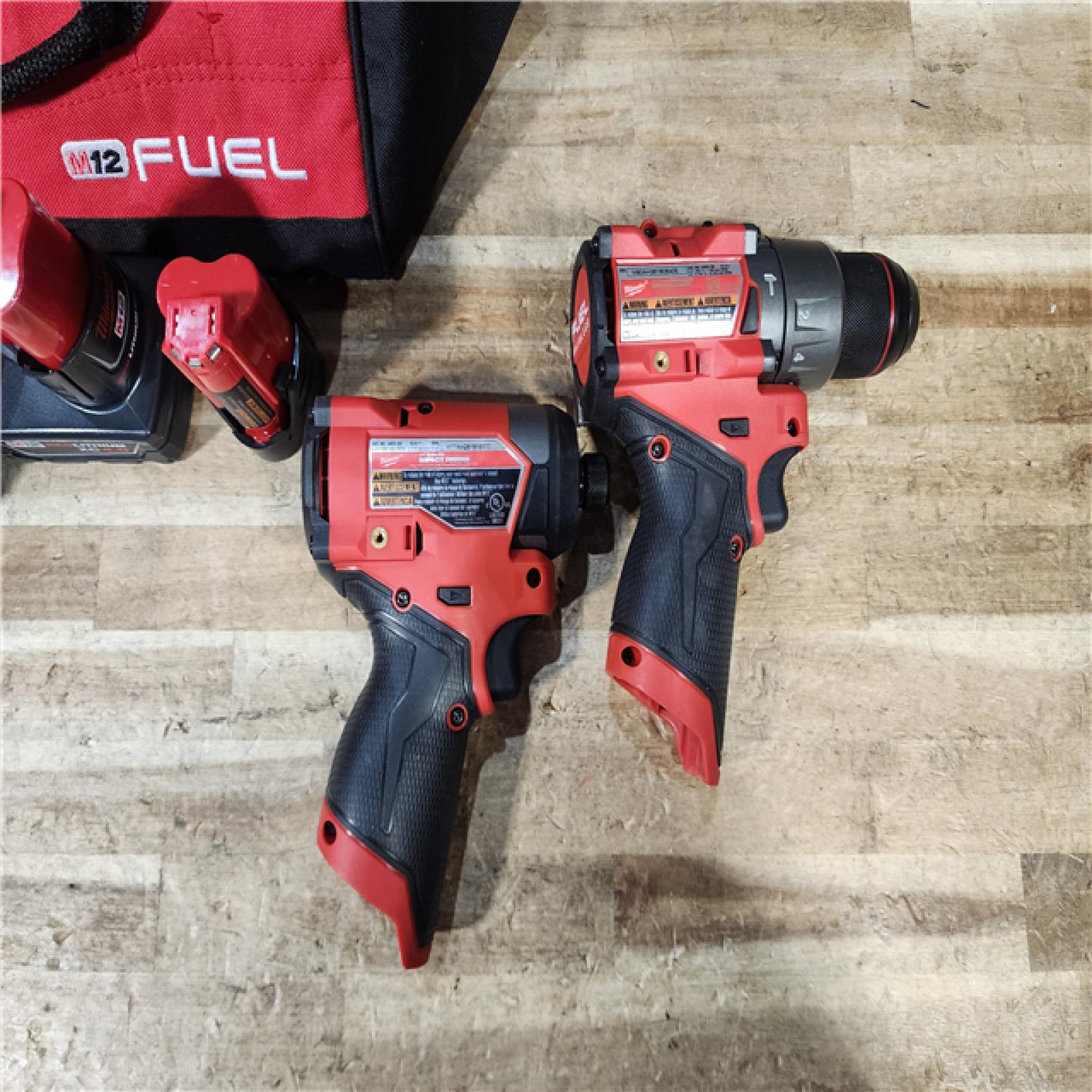 HOUSTON LOCATION - AS - IS Milwaukee 2 Tool Combo Kit W/ (2) Battery & Charger
