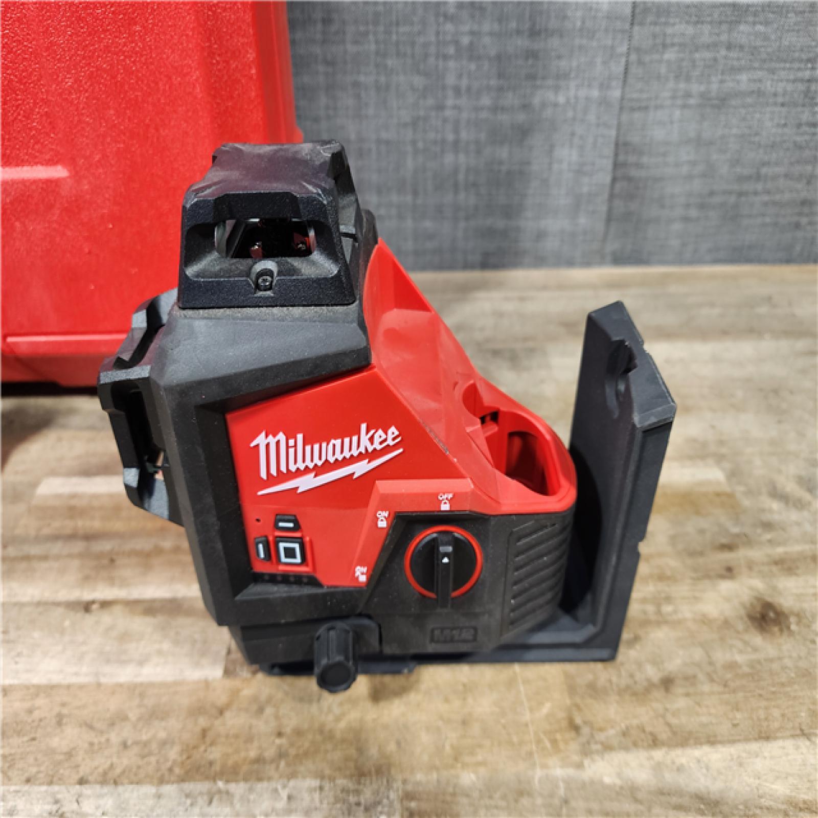 HOUSTON LOCATION - AS-IS Milwaukee-3632-21 M12 Green Beam Laser 360° 3-Plane Kit