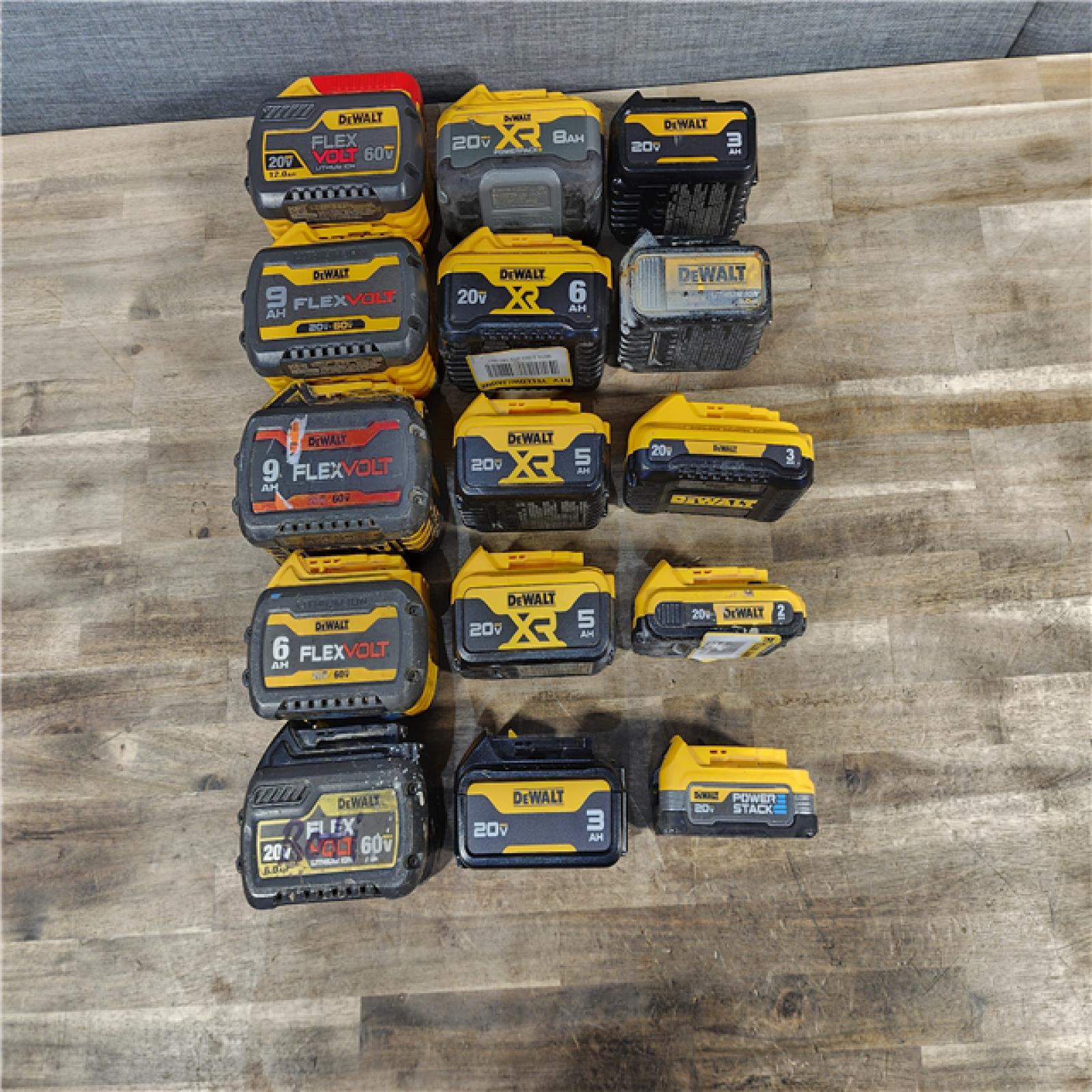 HOUSTON LOCATION - AS-IS DEWALT BATTERY PACK QTY - 15