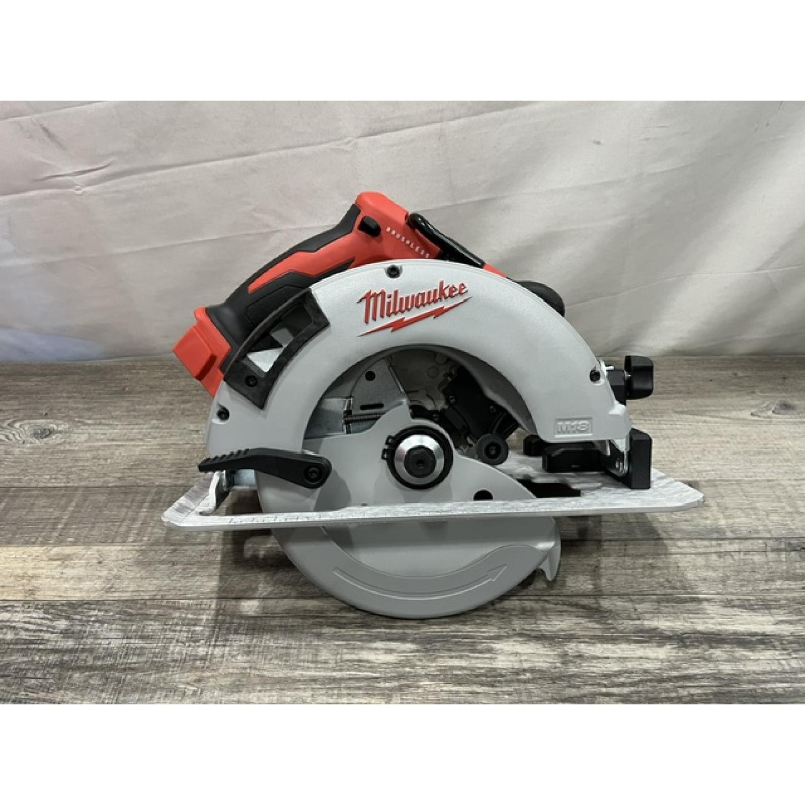 AS-IS Milwaukee 18V Lithium-Ion Brushless Cordless 7-1/4 in. Circular Saw (Tool-Only)