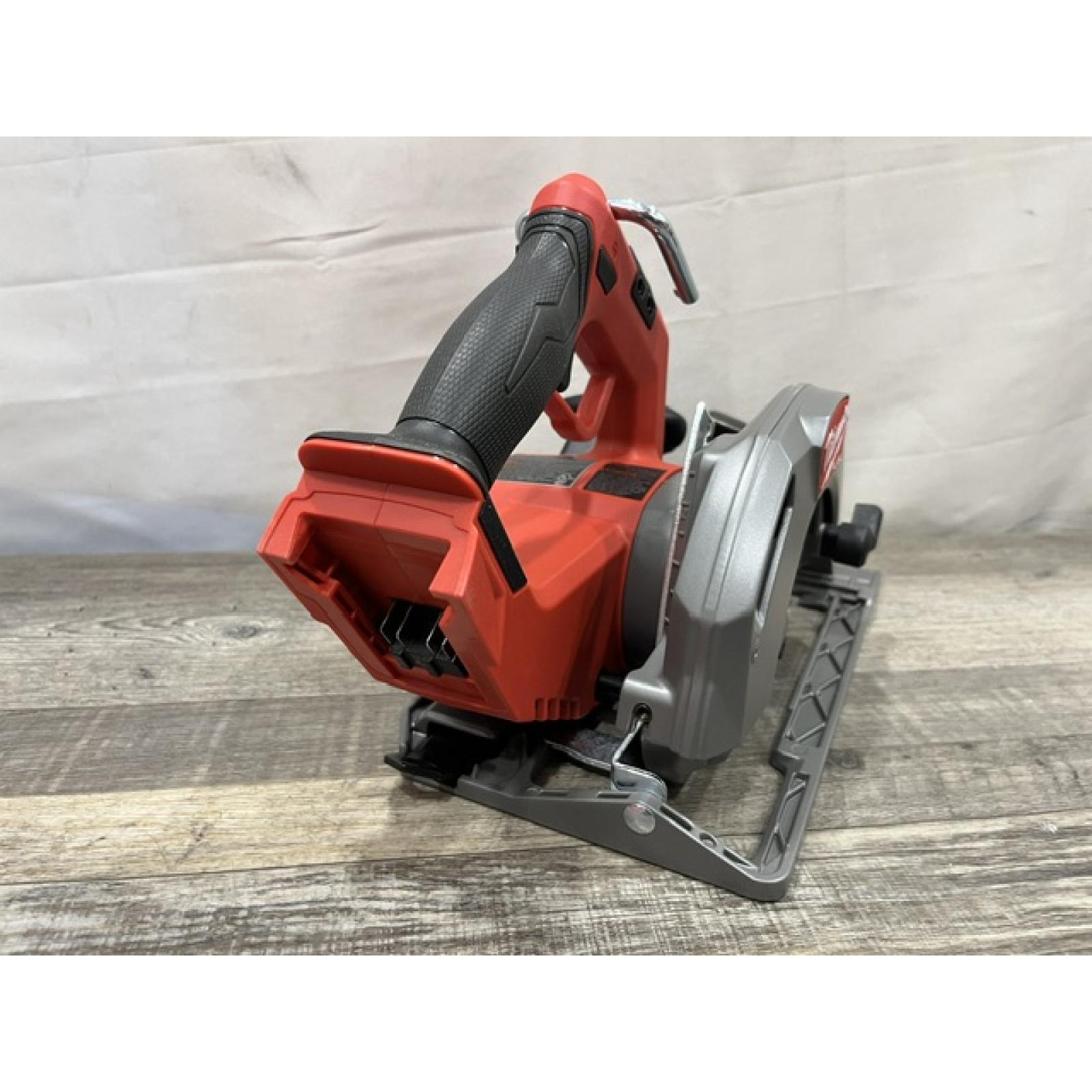 AS-IS Milwaukee FUEL 18V Lithium-Ion Brushless Cordless 7-1/4 in. Circular Saw Kit