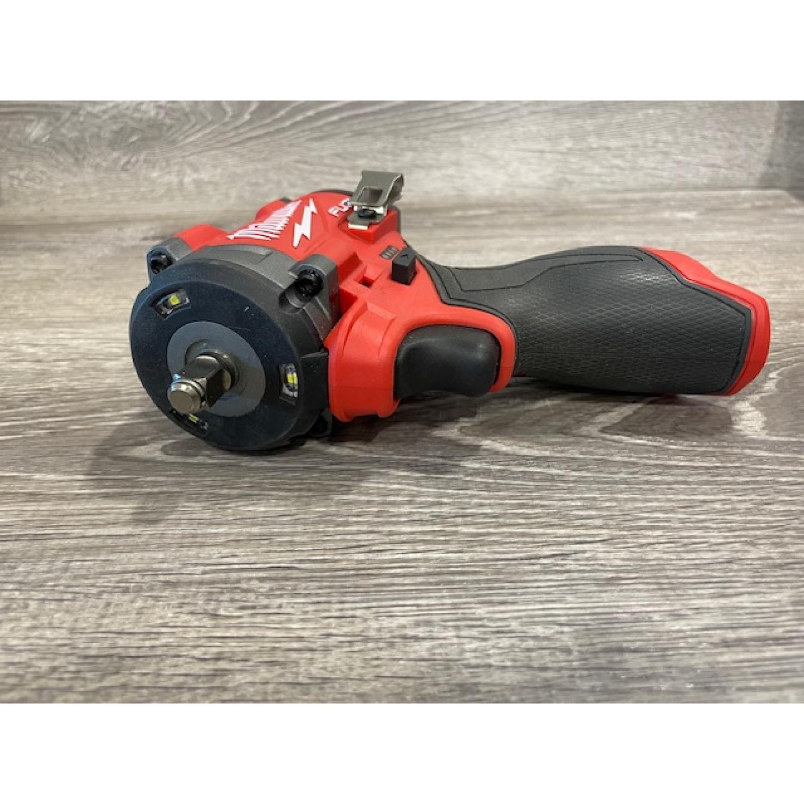 AS-SI Milwaukee FUEL 12V Li-Ion Brushless Cordless Stubby 3/8 in. Impact Wrench Kit