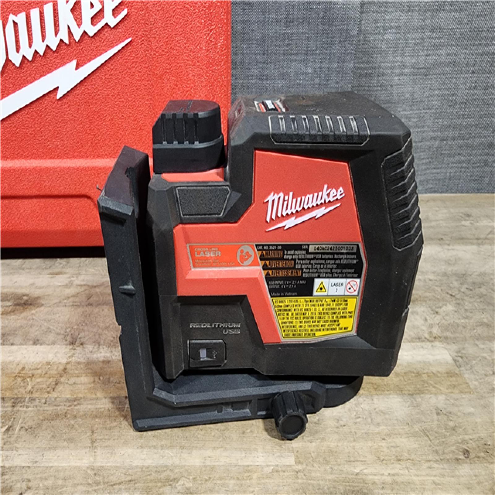 HOUSTON LOCATION - AS-IS MILWAUKEE 100 Ft. REDLITHIUM Lithium-Ion USB Green Rechargeable Cross Line Laser Level with Charger