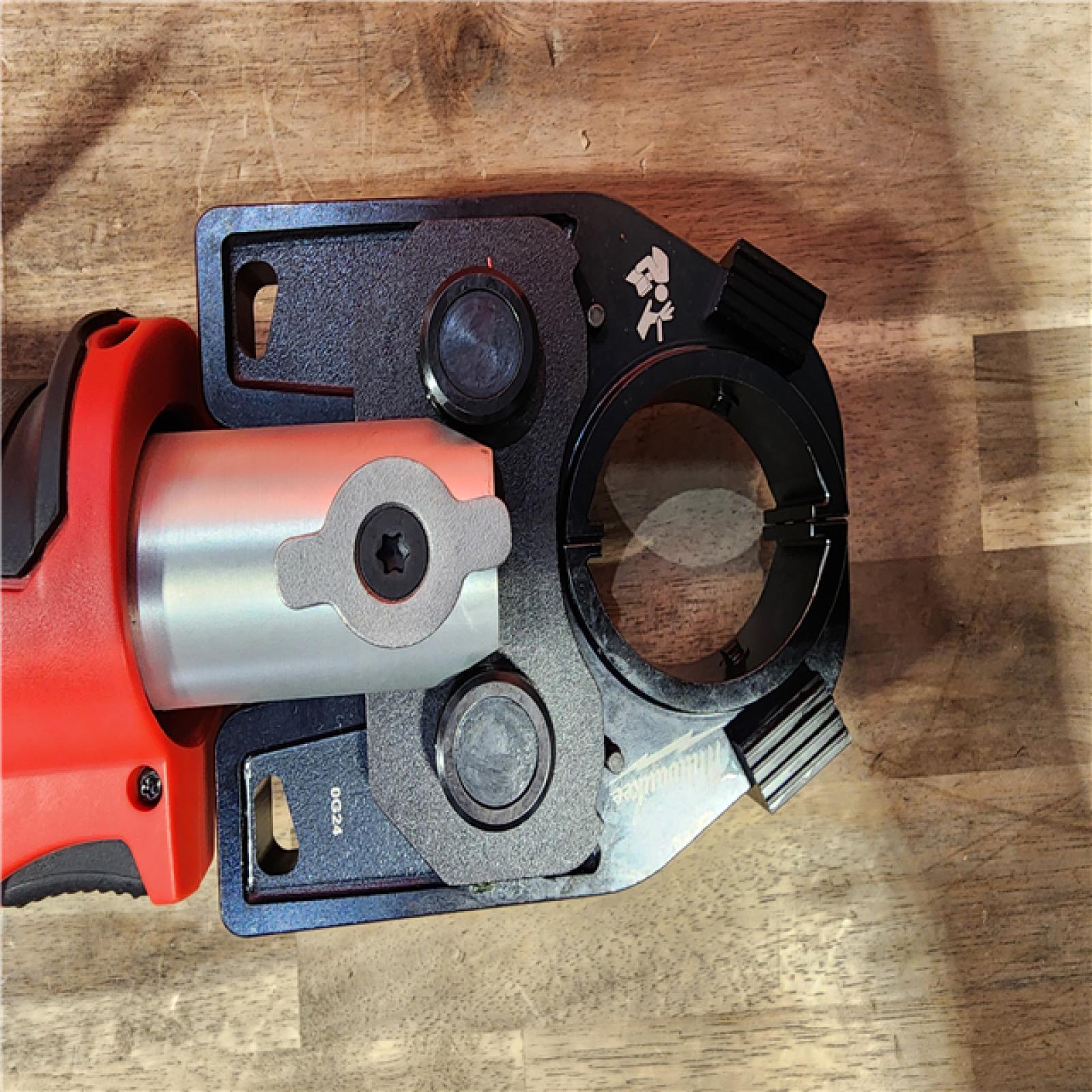 HOUSTON LOCATION - AS-IS (APPEARS LIKE NEW) M18 18-Volt Lithium-Ion Cordless FORCE LOGIC 600 MCM Crimper Kit W/(2) 2.0Ah Batteries, Charger, Hard Case