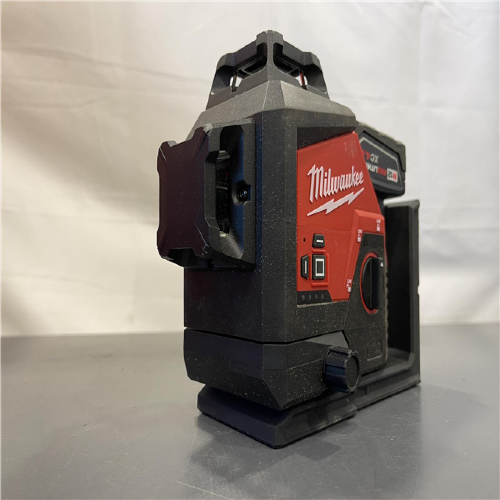 AS-IS - Milwaukee M12 Green Beam Laser 360° 3-Plane Kit
