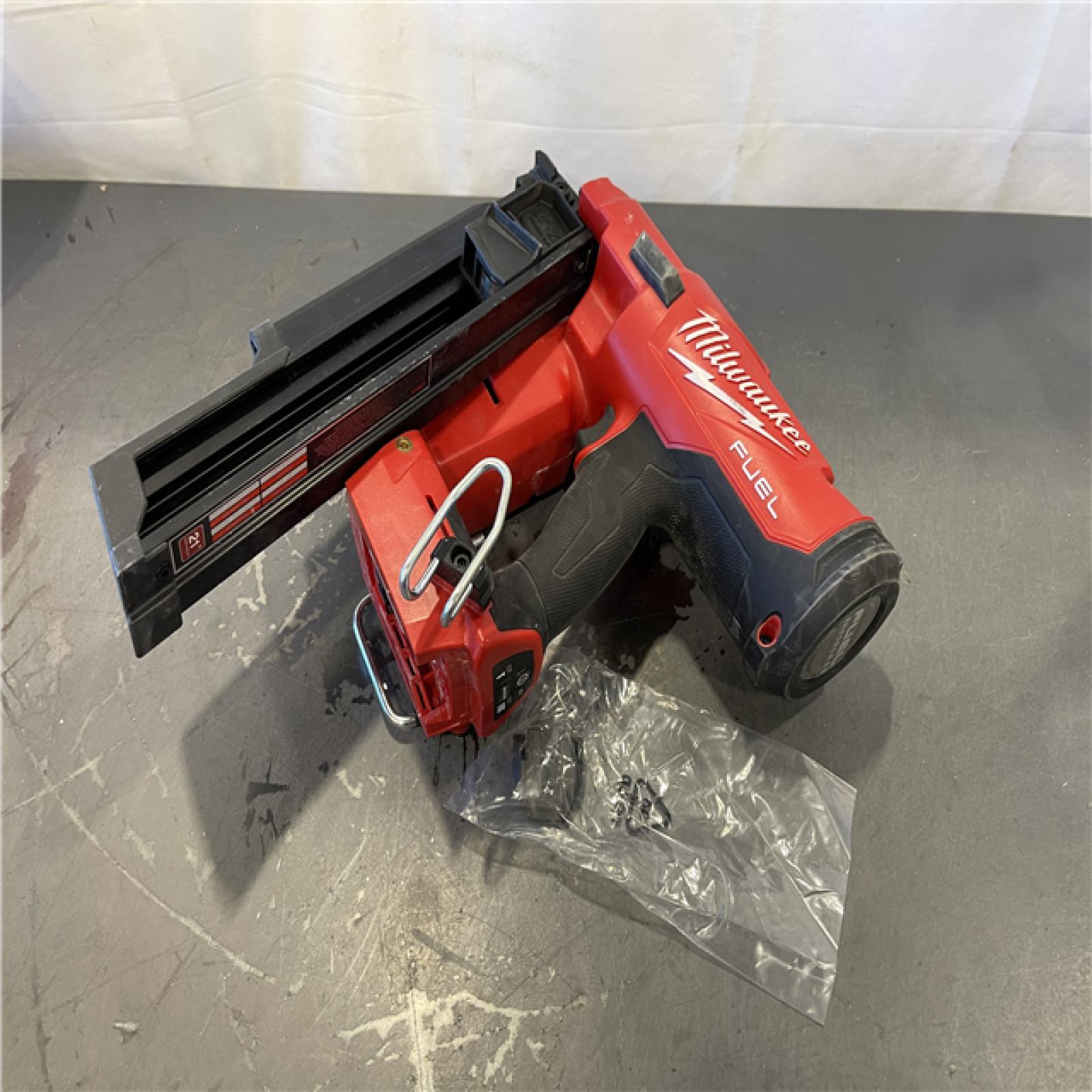 AS-IS - Milwaukee M18 FUEL 3-1/2 in. 18-Volt 21-Degree Lithium-Ion Brushless Cordless Framing Nailer