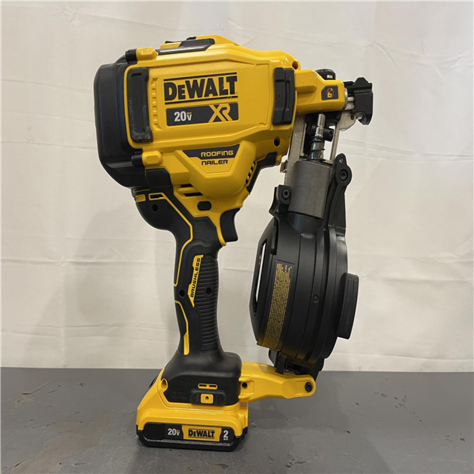AS-IS- DEWALT 20V MAX Lithium-Ion 15-Degree Electric Cordless Roofing Nailer Kit