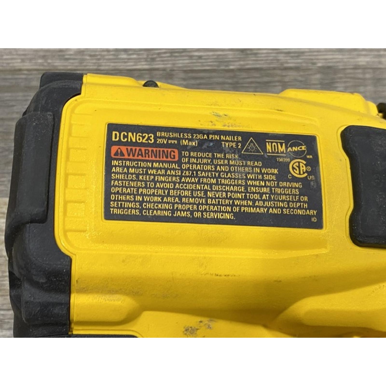 AS-IS DEWALT ATOMIC 20V MAX Lithium Ion Cordless 23 Gauge Pin Nailer Kit